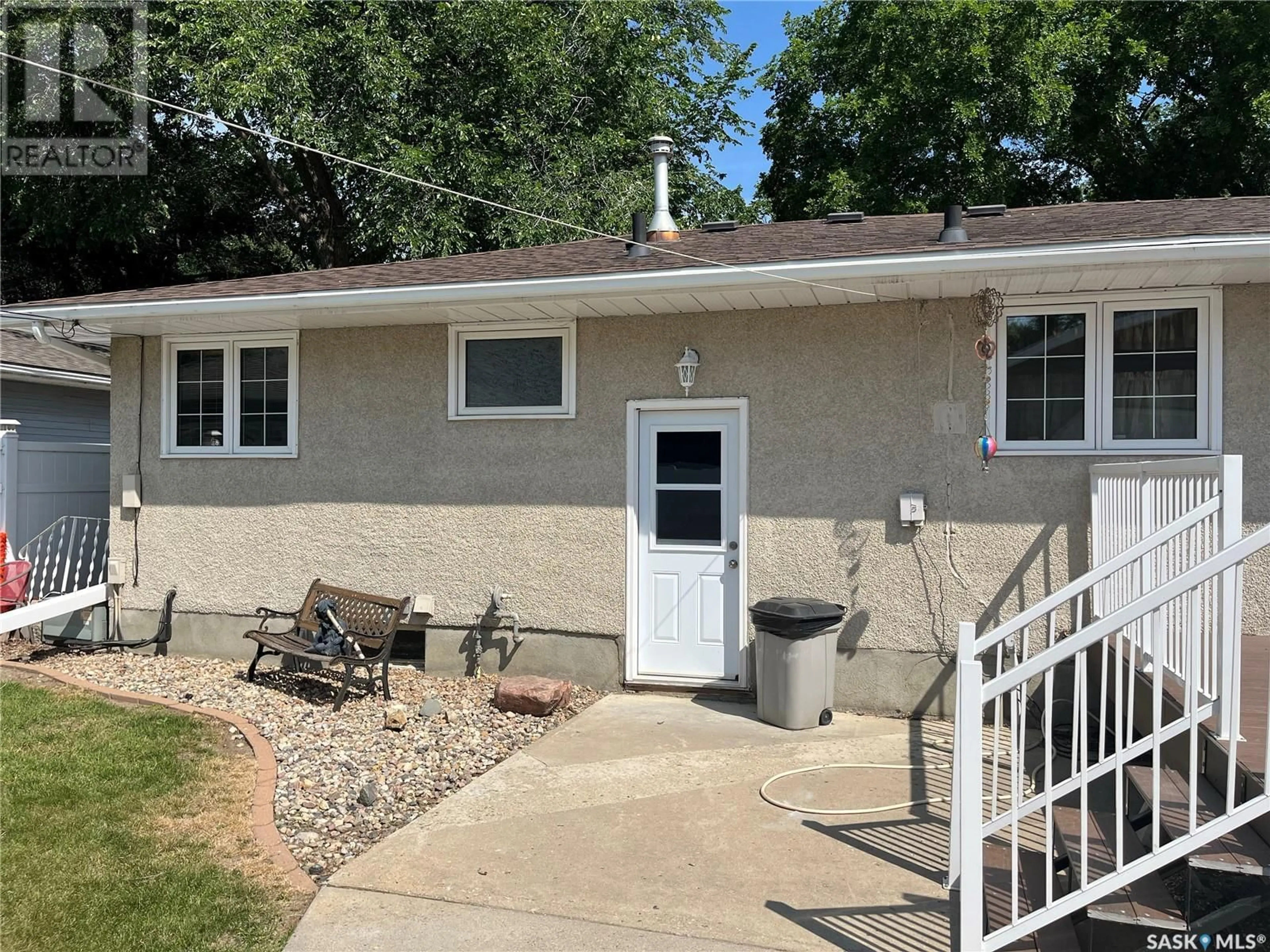 Frontside or backside of a home for 1142 Duffield CRESCENT, Moose Jaw Saskatchewan S6H5M4