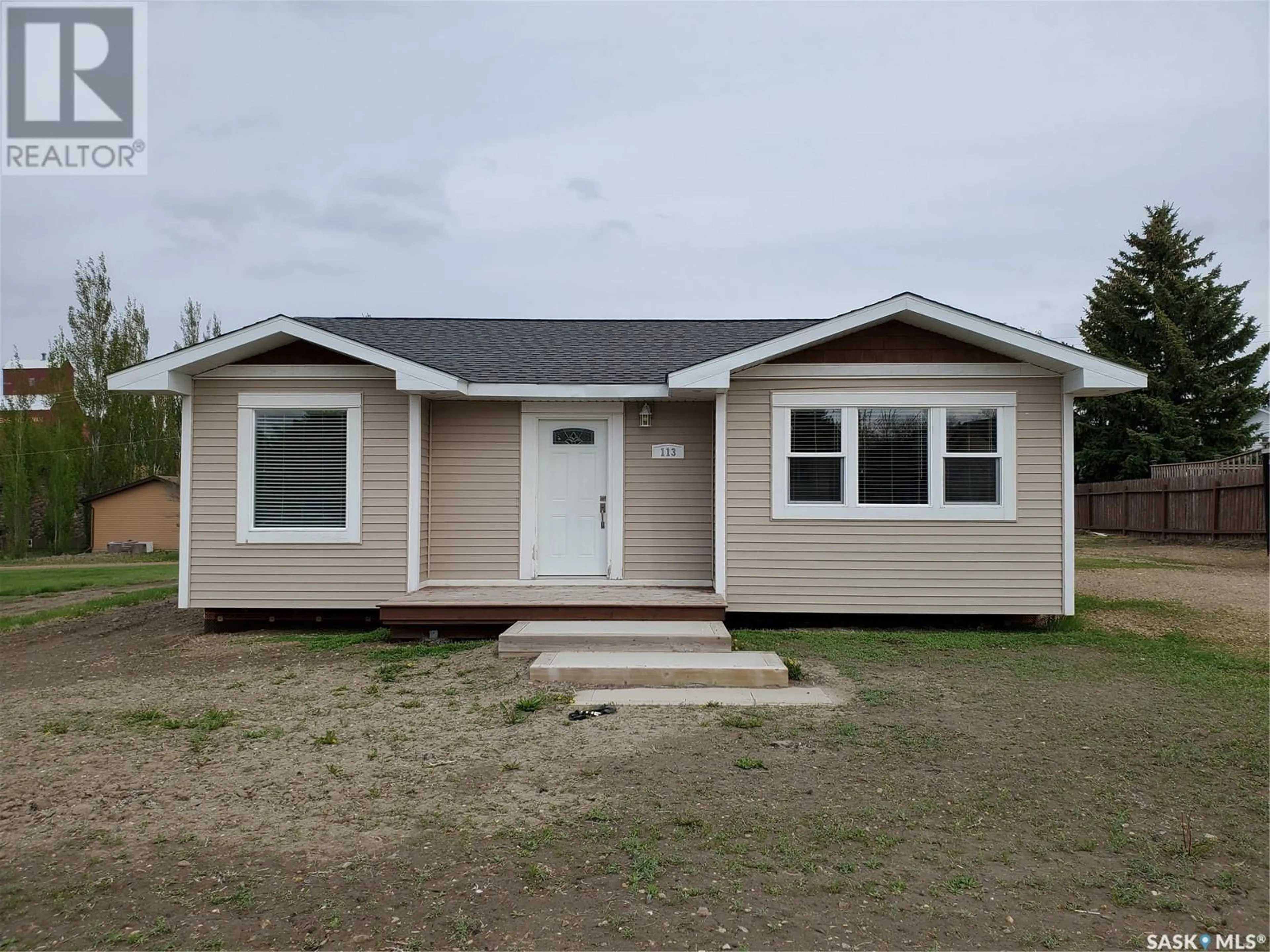 Home with vinyl exterior material for 113 6th STREET E, Ponteix Saskatchewan S0N1Z0