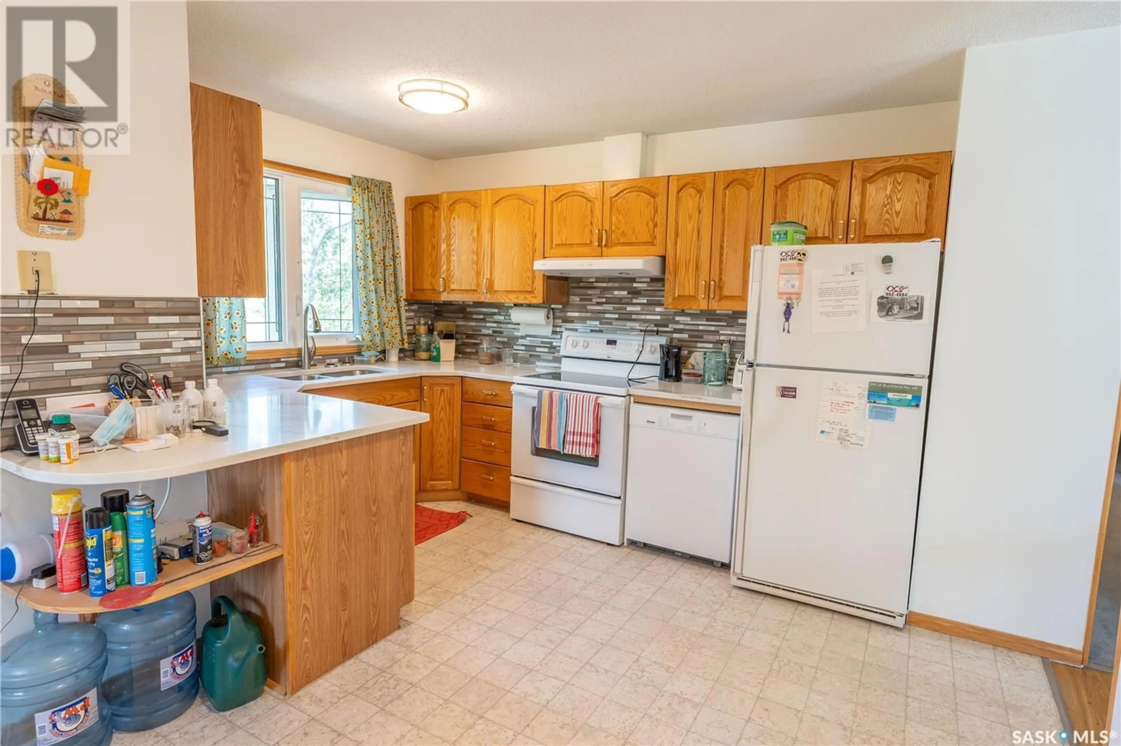 Standard kitchen, wood floors, cottage for Spruce Home Acreage, Spruce Home Saskatchewan S0J2N0