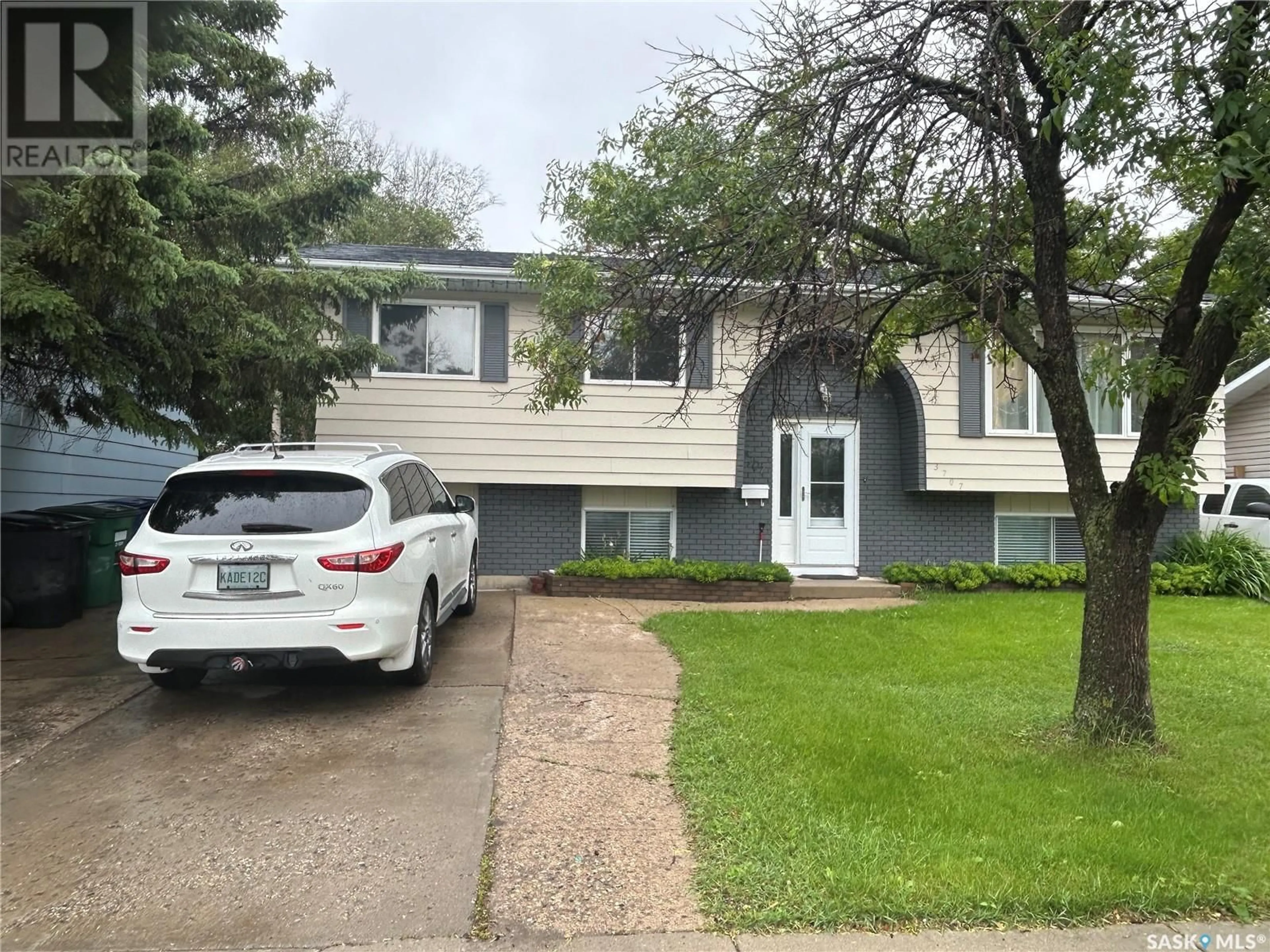 Frontside or backside of a home for 3707 Fairlight DRIVE, Saskatoon Saskatchewan S7M4K1