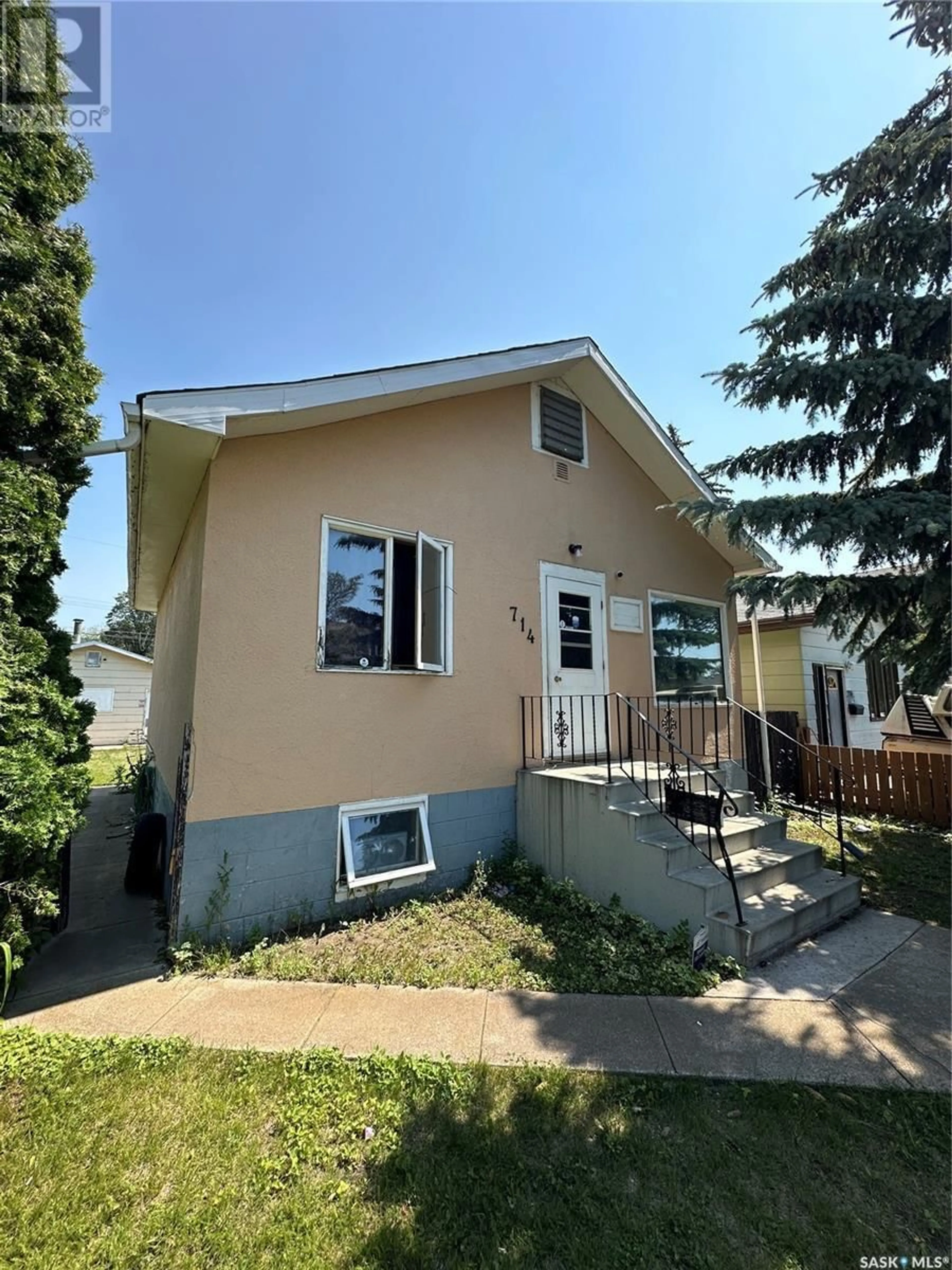 A pic from exterior of the house or condo for 714 N AVENUE S, Saskatoon Saskatchewan S7M2N9