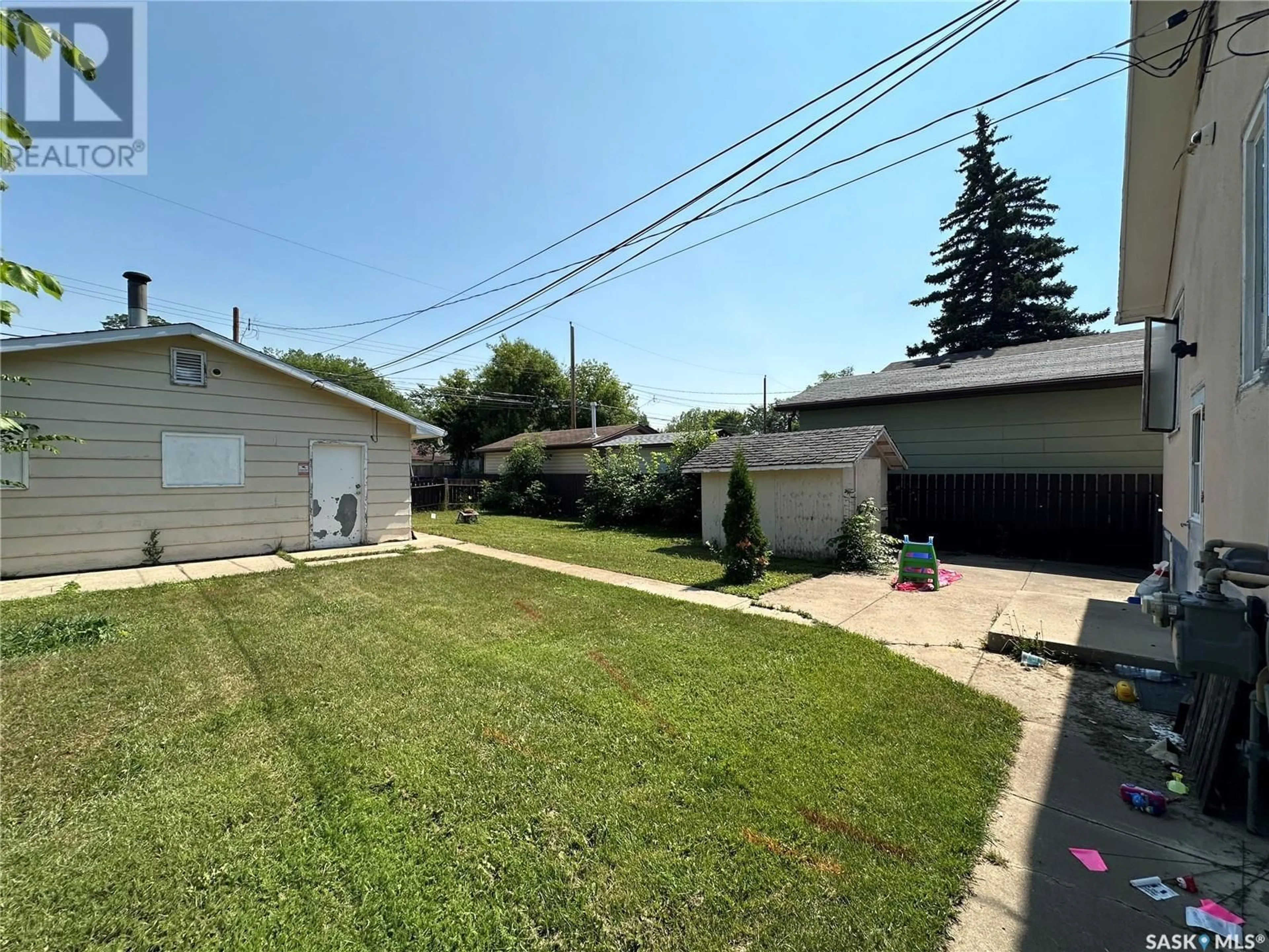 Frontside or backside of a home for 714 N AVENUE S, Saskatoon Saskatchewan S7M2N9