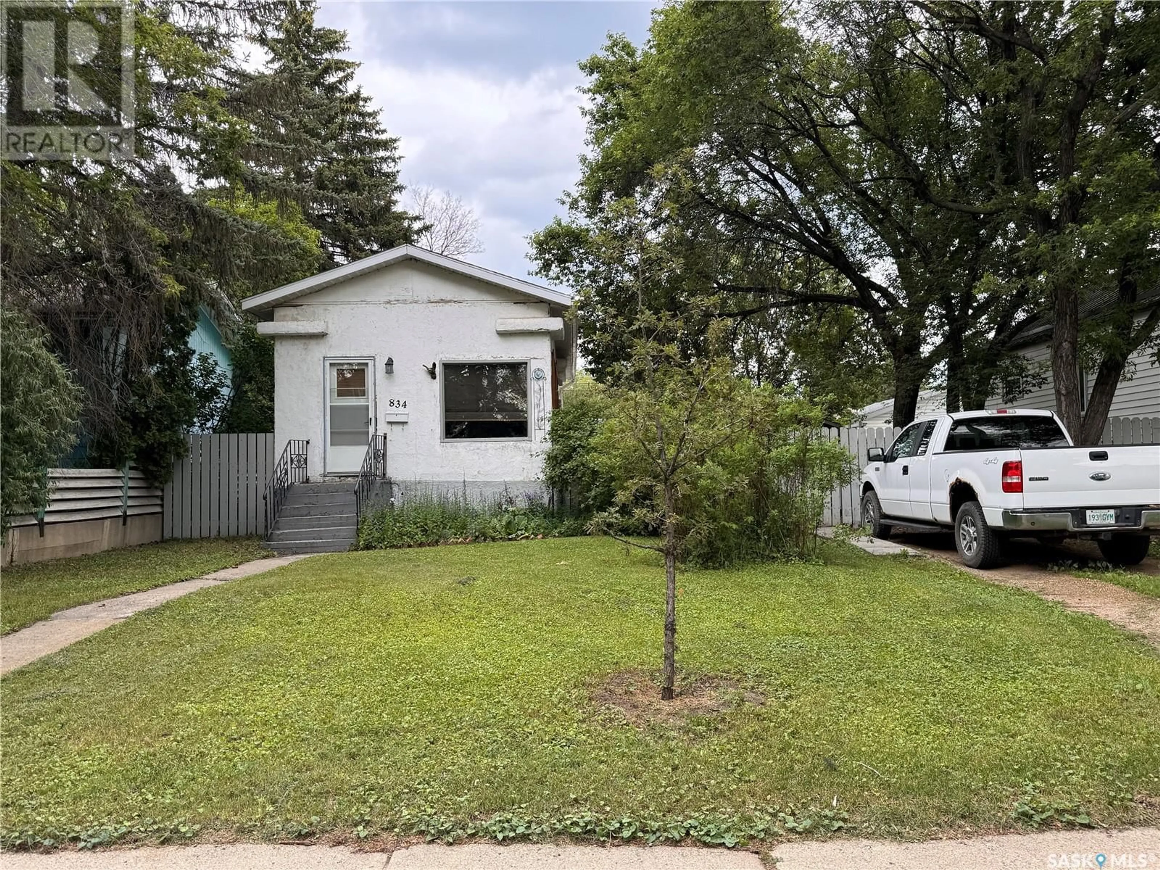 Frontside or backside of a home for 834 L AVENUE N, Saskatoon Saskatchewan S7L2R4