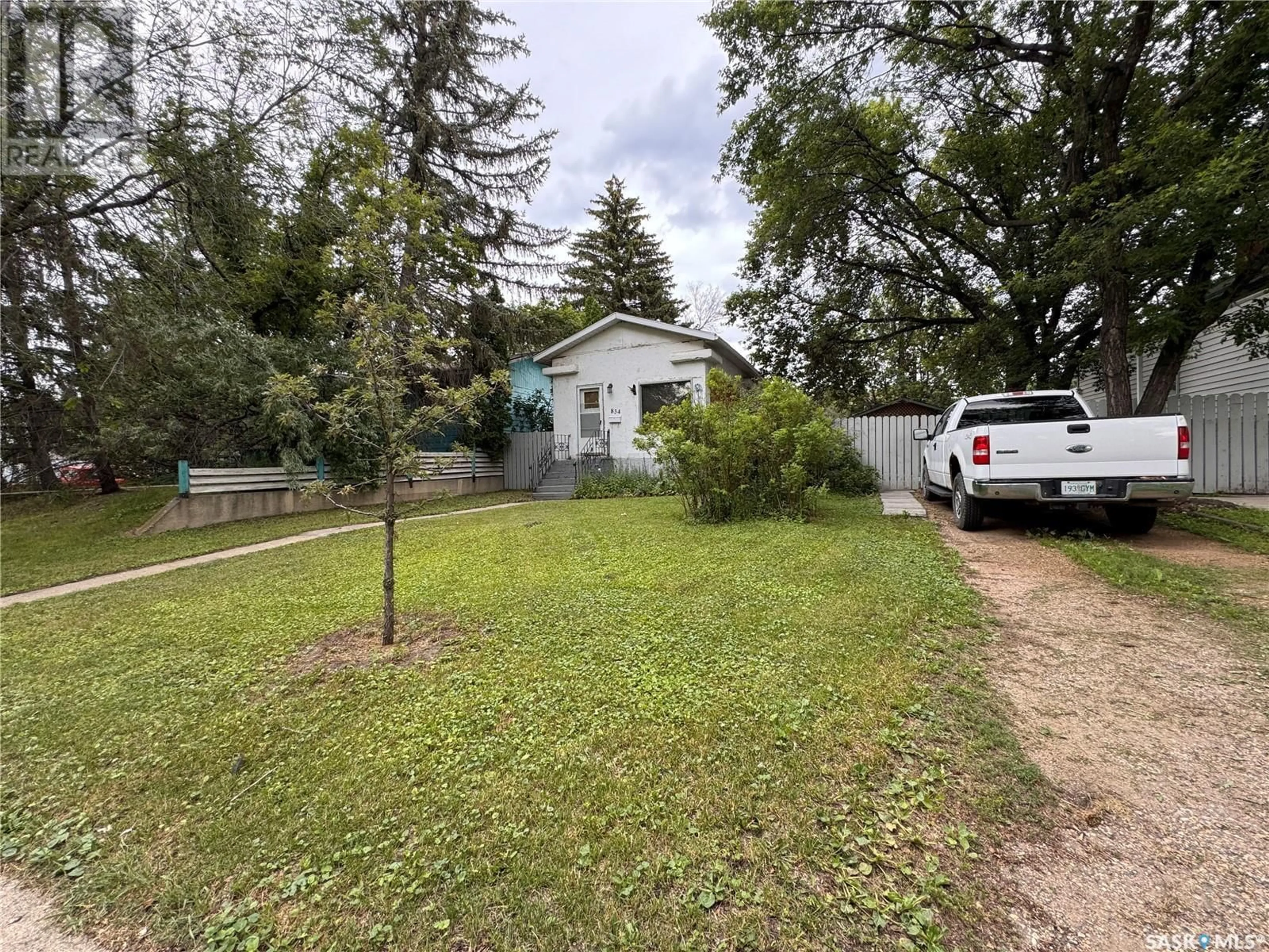 Frontside or backside of a home for 834 L AVENUE N, Saskatoon Saskatchewan S7L2R4