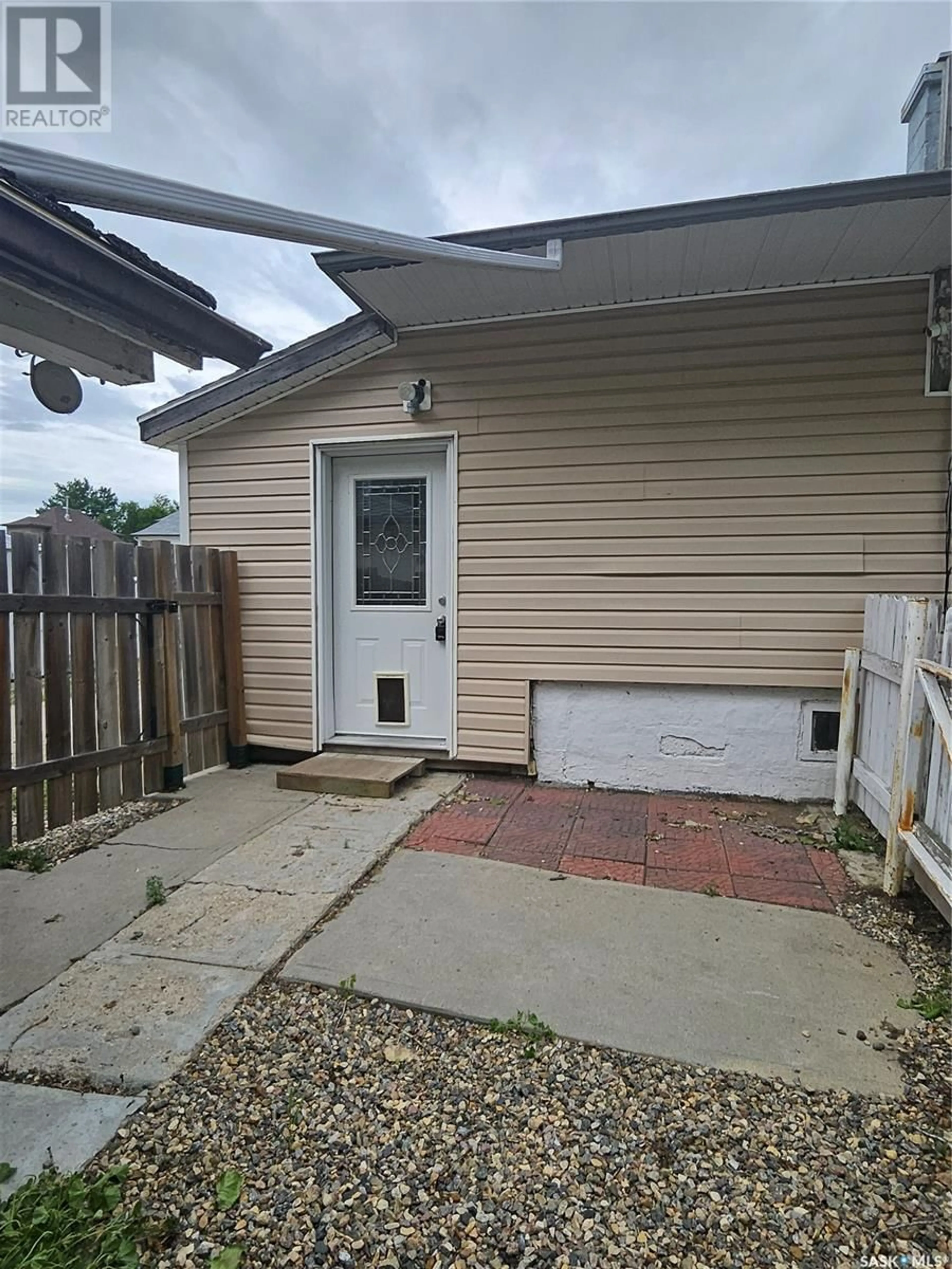 A pic from exterior of the house or condo for 222 Aldridge STREET, Bienfait Saskatchewan S0C0M0