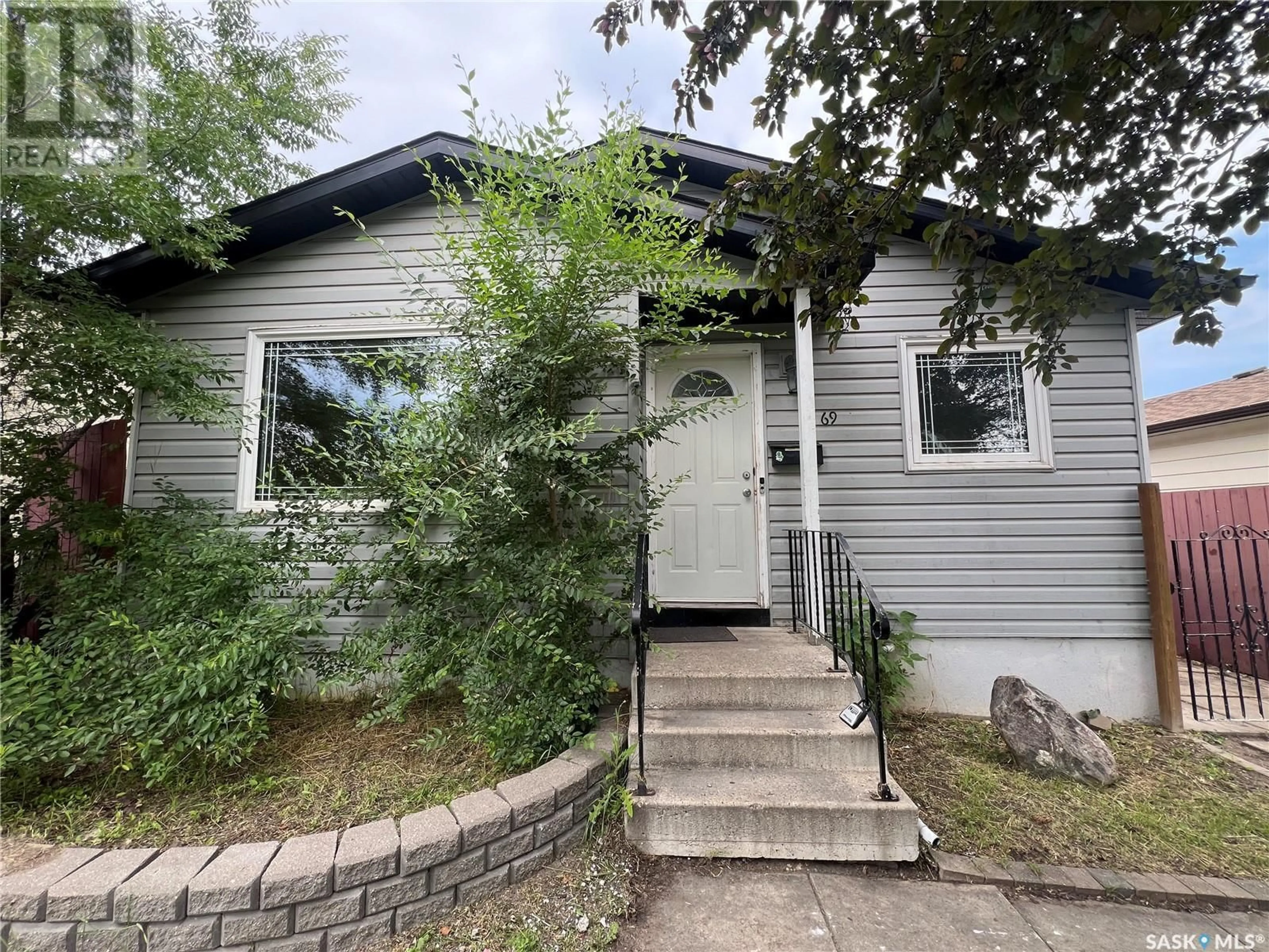 Frontside or backside of a home for 69 Galt COURT, Saskatoon Saskatchewan S7L4P1