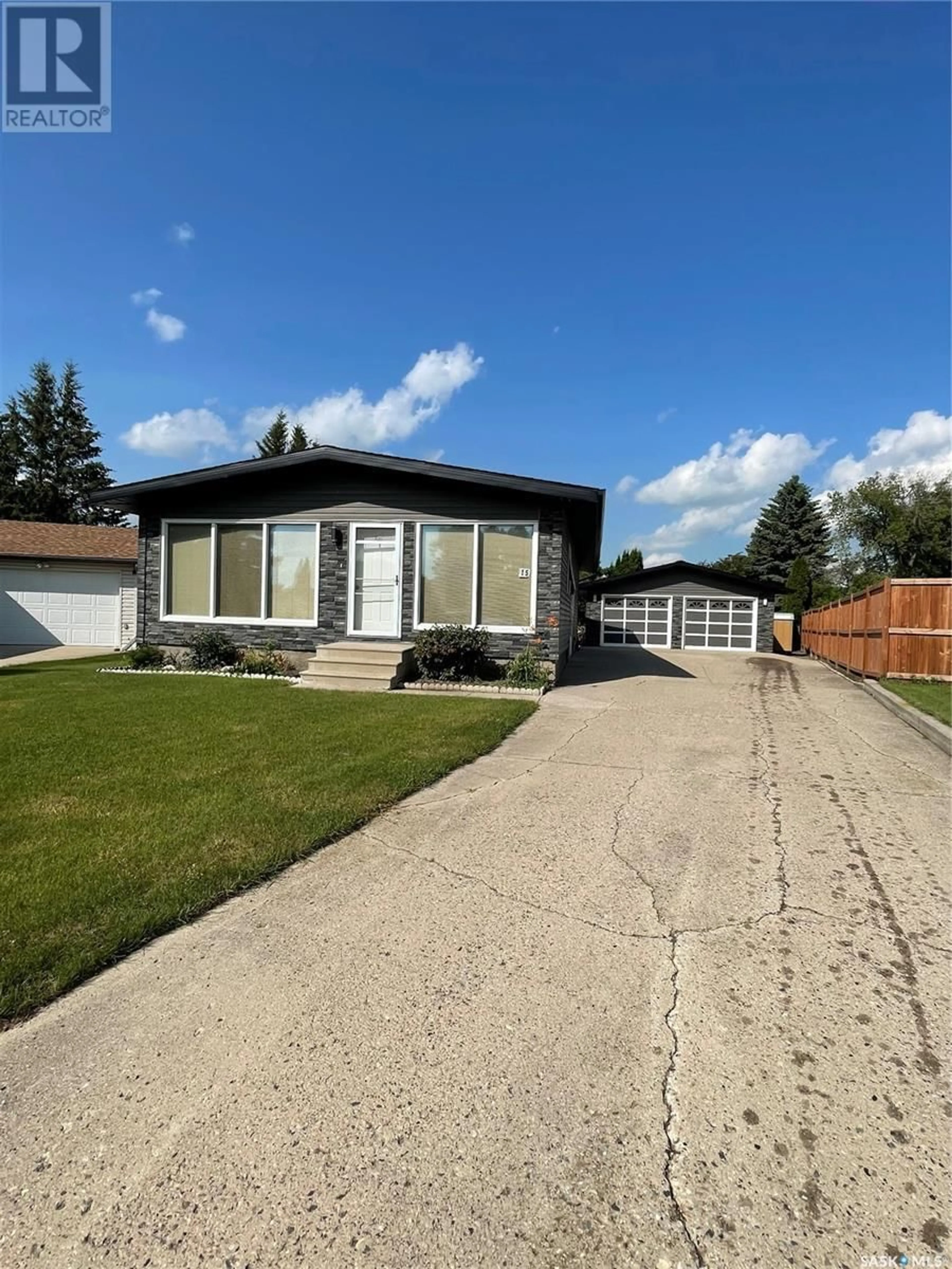 Frontside or backside of a home for 15 Moritz BAY, Yorkton Saskatchewan S3N3J6