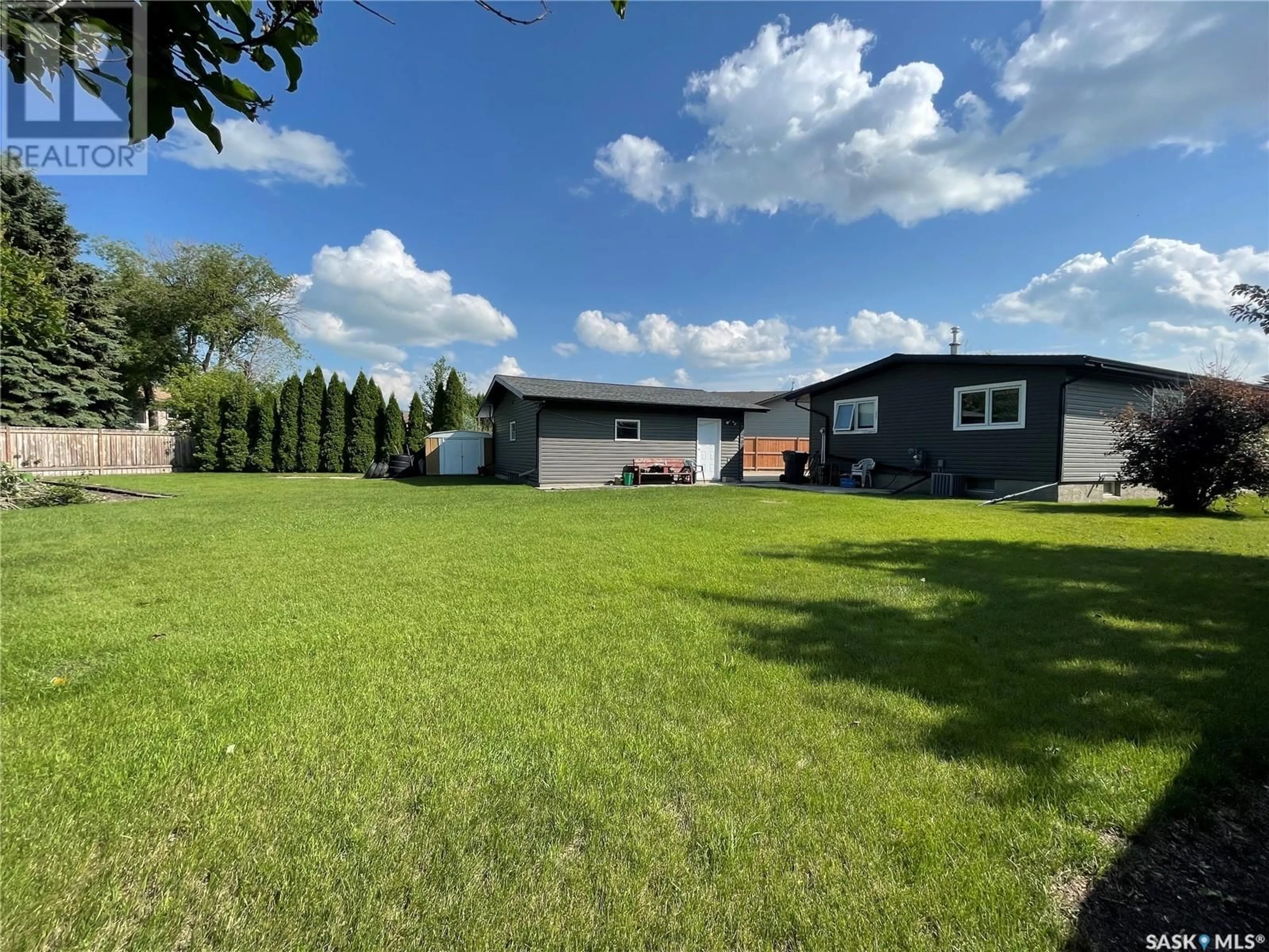 Frontside or backside of a home for 15 Moritz BAY, Yorkton Saskatchewan S3N3J6