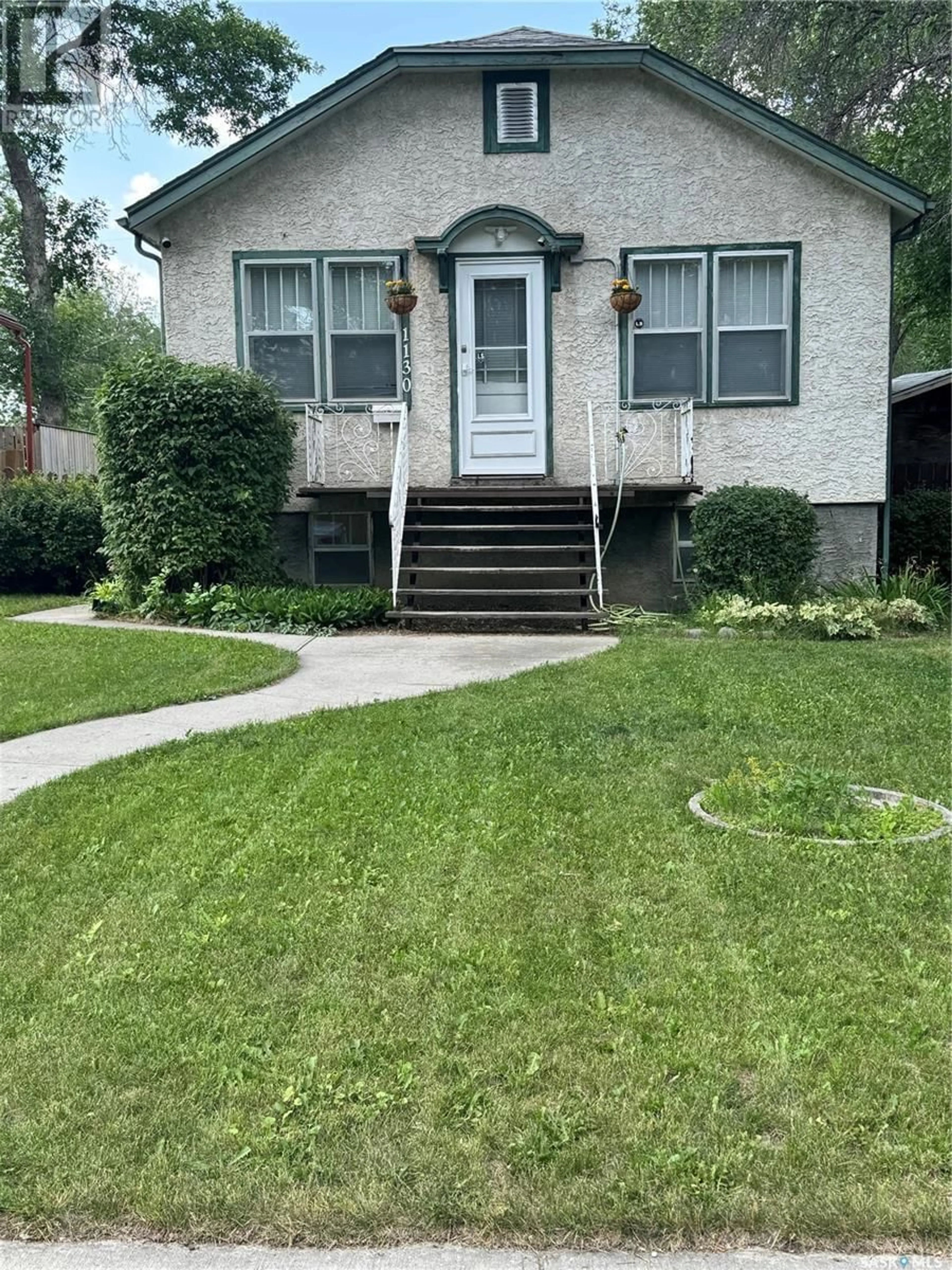 Frontside or backside of a home for 1130 Queen STREET, Regina Saskatchewan S4T4B2