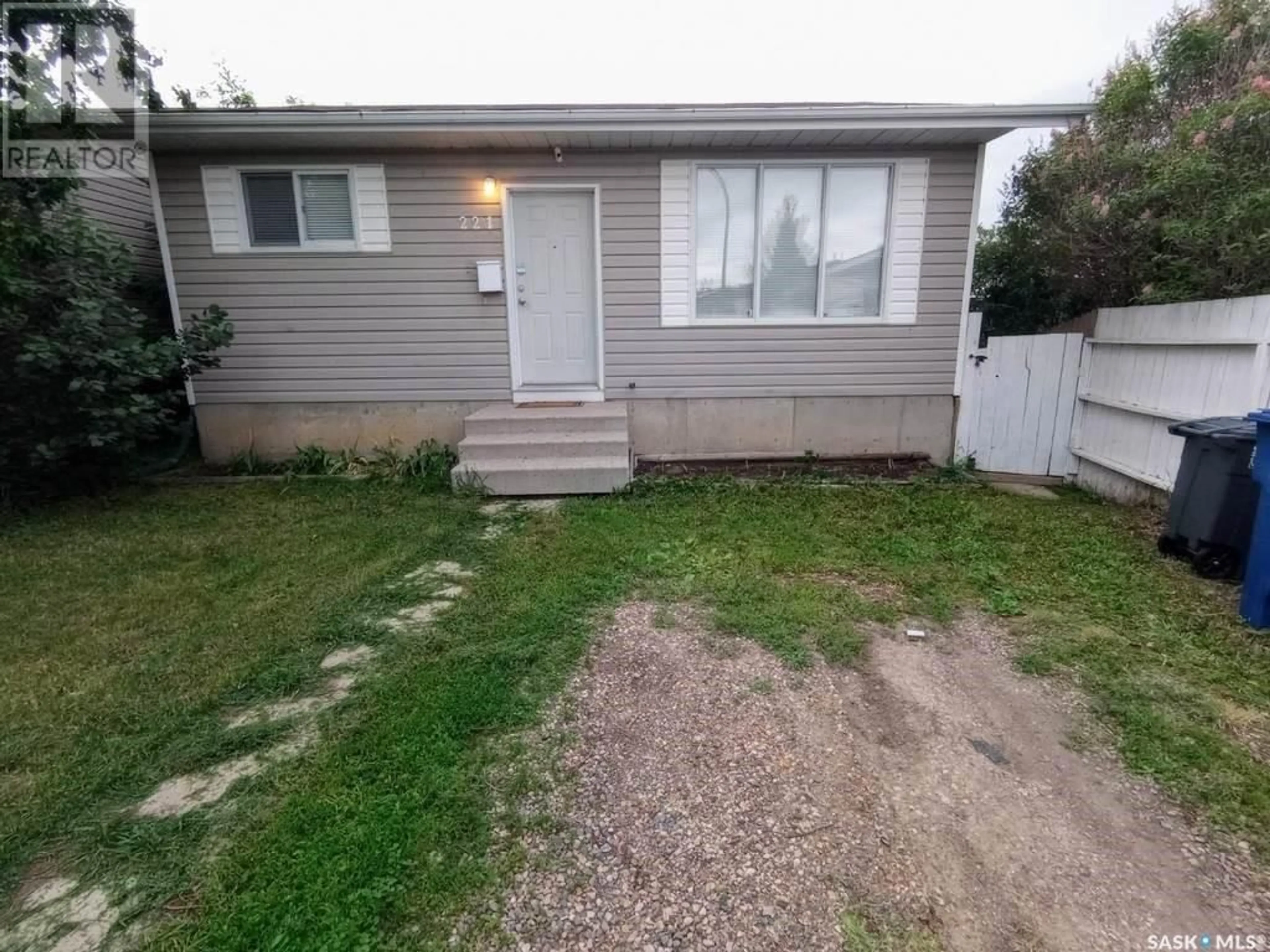 Frontside or backside of a home for 221 Bowman COURT, Saskatoon Saskatchewan S7L6P6