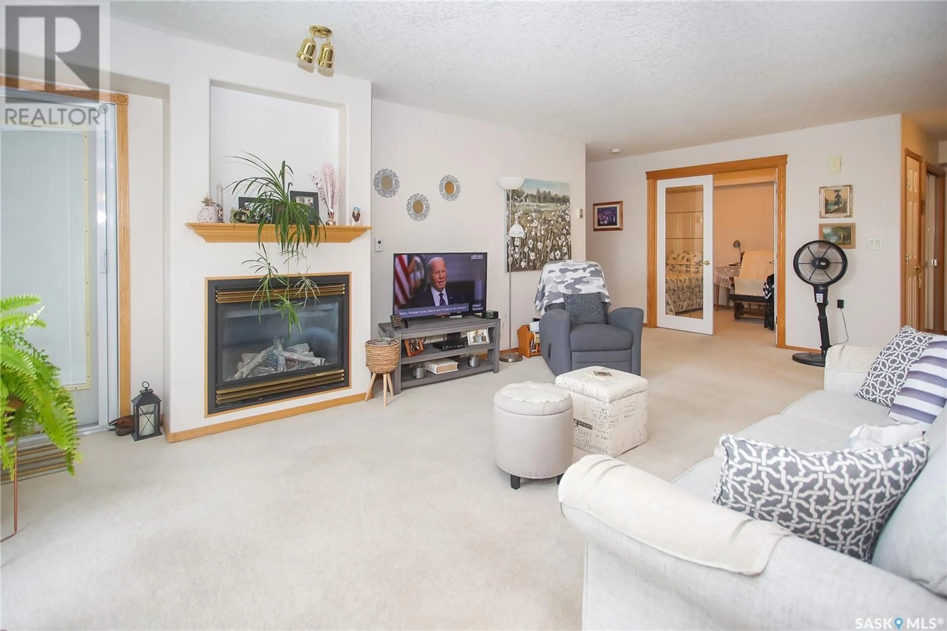 Living room for 329 325 Keevil CRESCENT, Saskatoon Saskatchewan S7N4R8