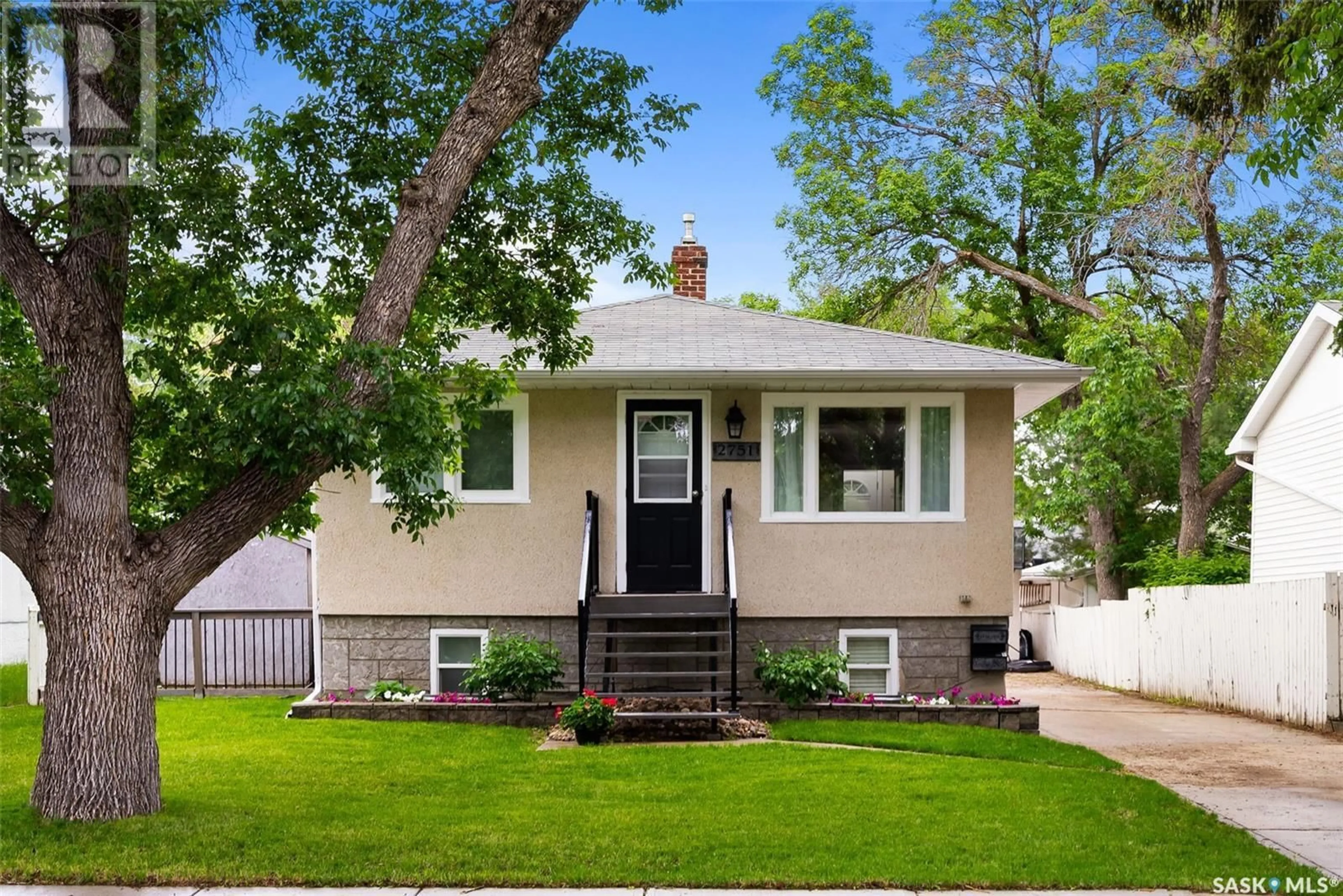 Home with vinyl exterior material for 2751 MACKAY STREET, Regina Saskatchewan S4N2T8