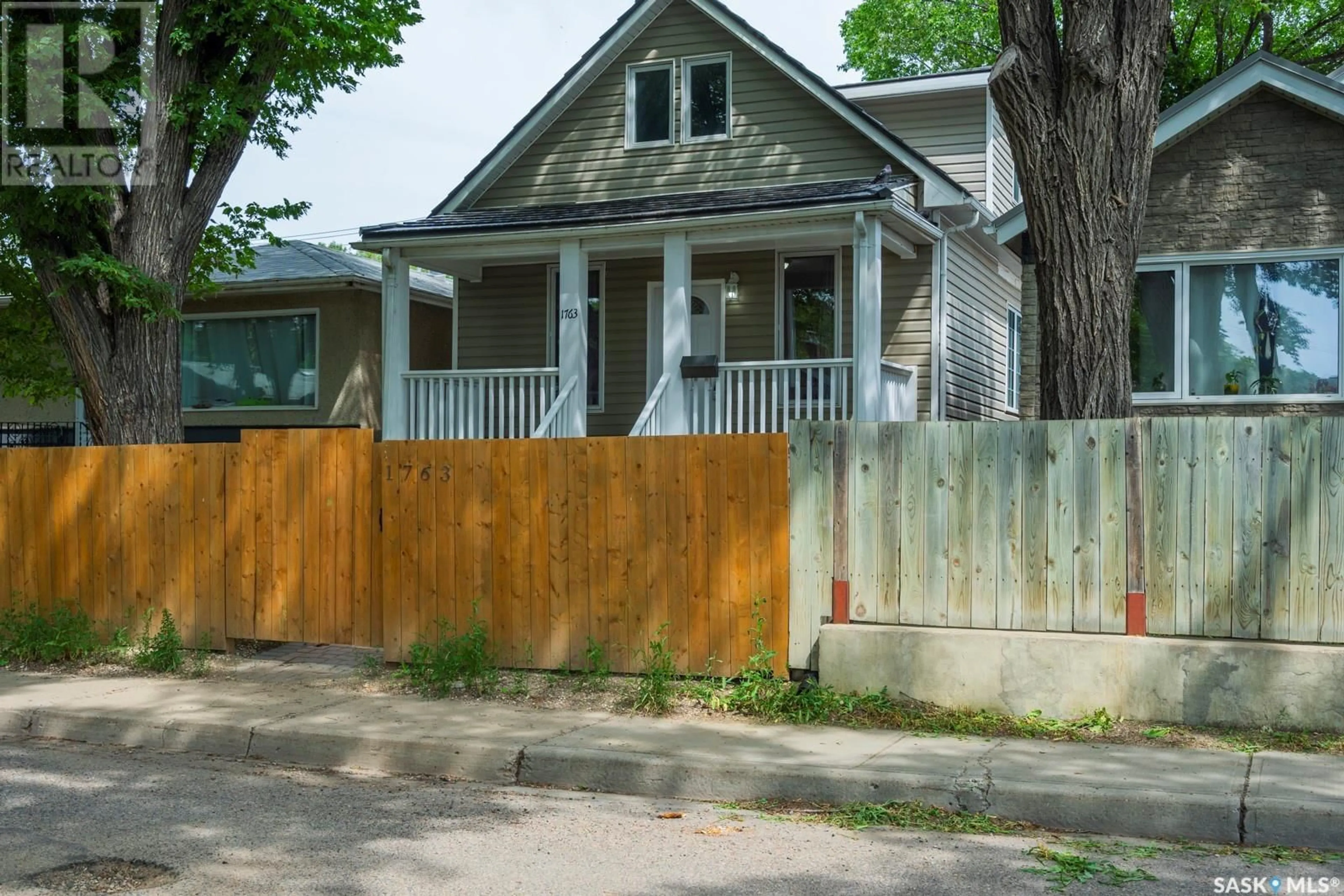 Frontside or backside of a home for 1763 Quebec STREET, Regina Saskatchewan S4P1J4