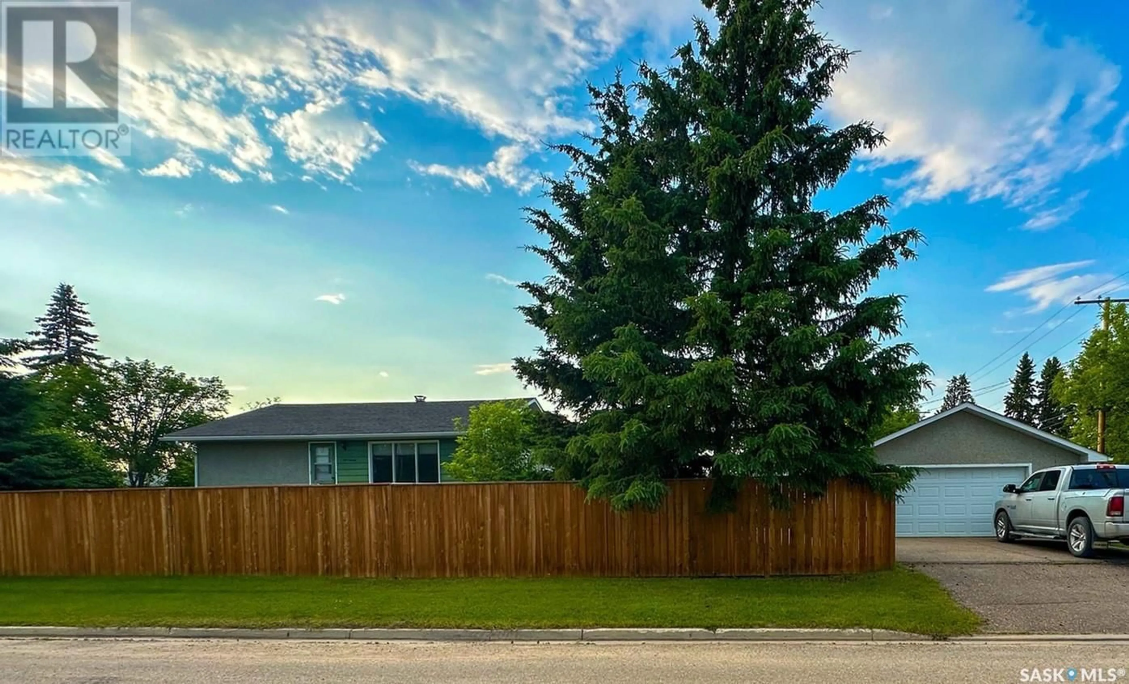 Fenced yard for 520 2nd STREET W, Meadow Lake Saskatchewan S9X1E1