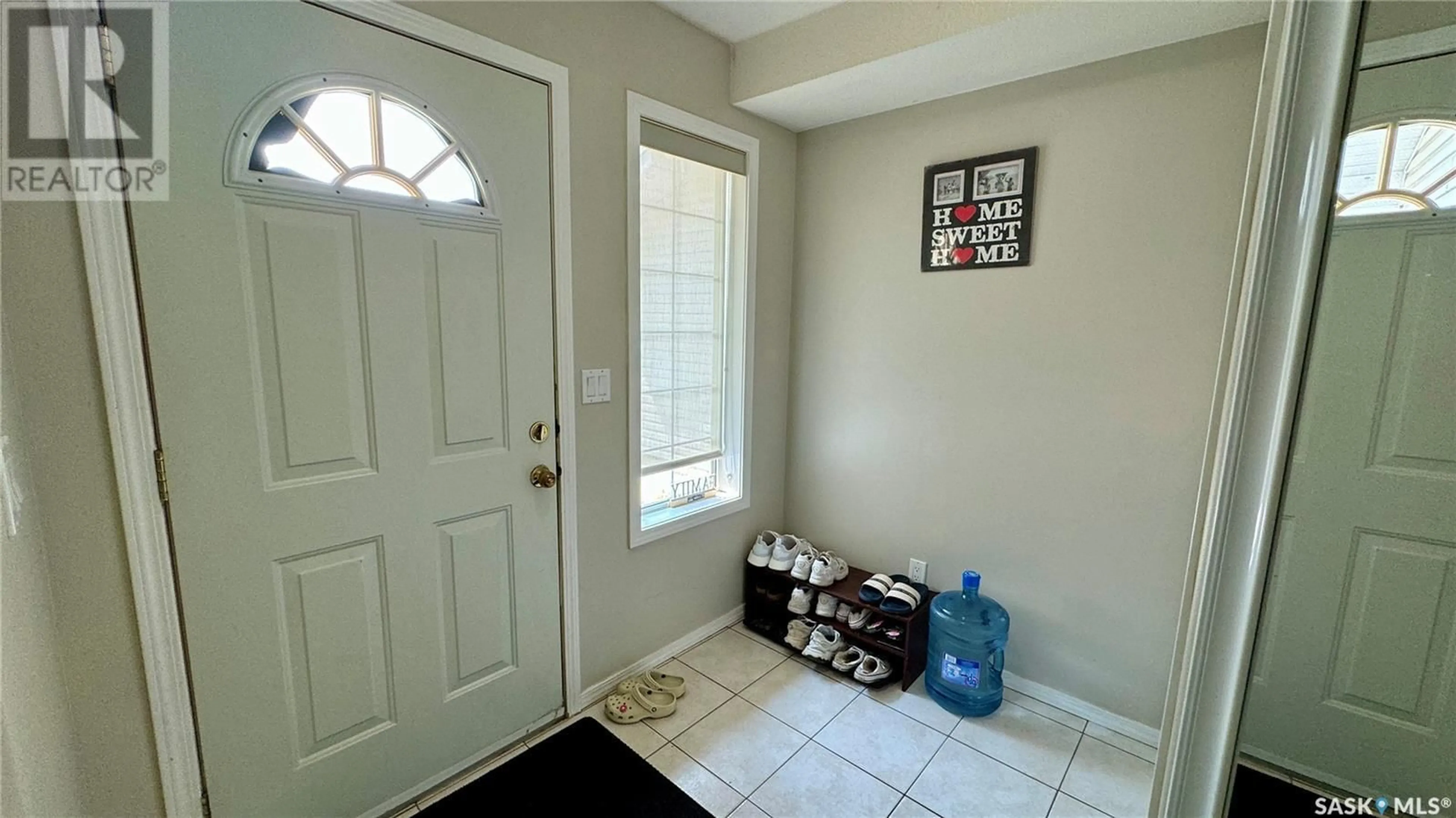 Indoor entryway for 29 1620 Olive Diefenbaker DRIVE, Prince Albert Saskatchewan S6X1C5