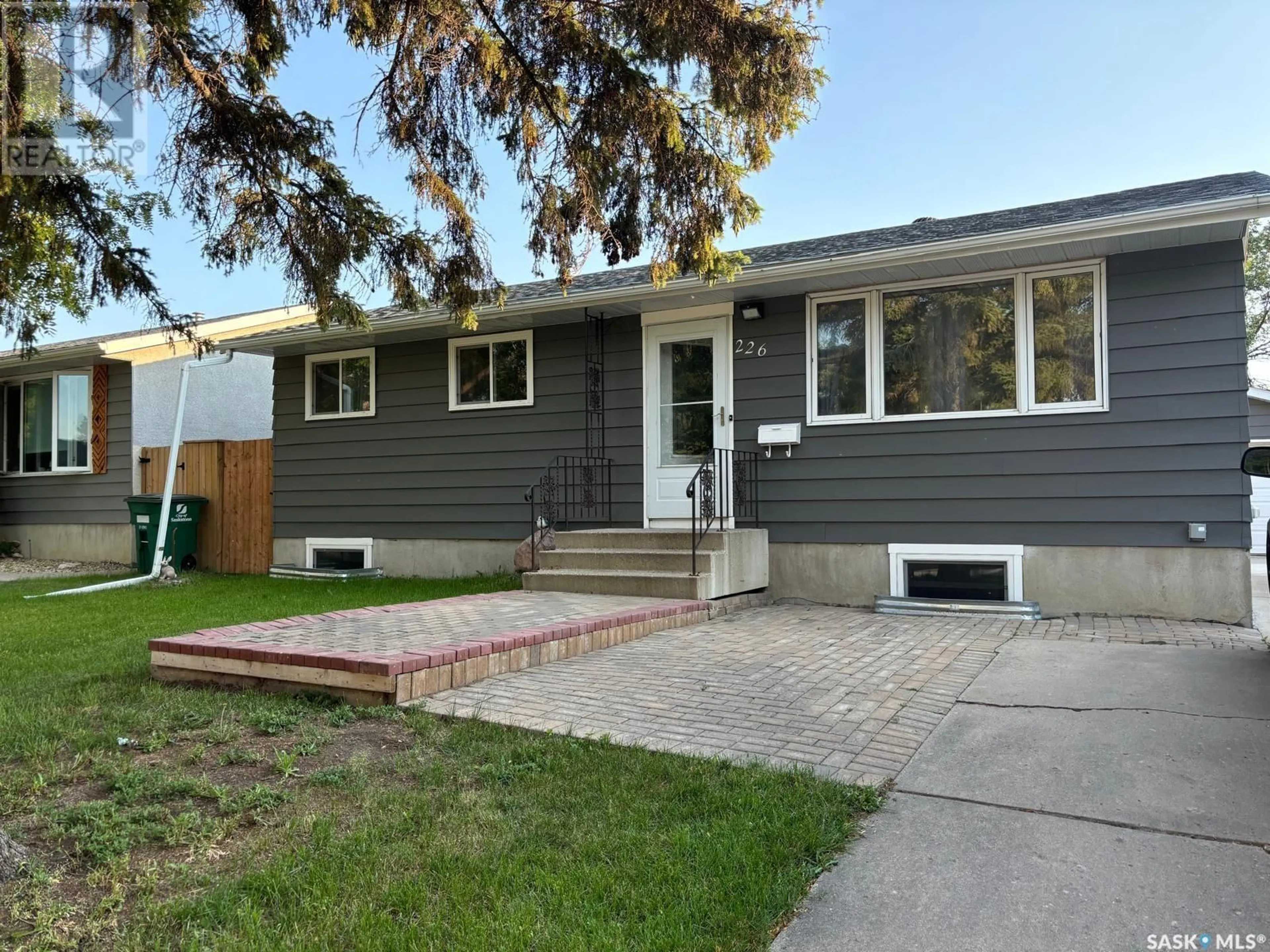 Home with vinyl exterior material for 226 Brock CRESCENT, Saskatoon Saskatchewan S7H4N4