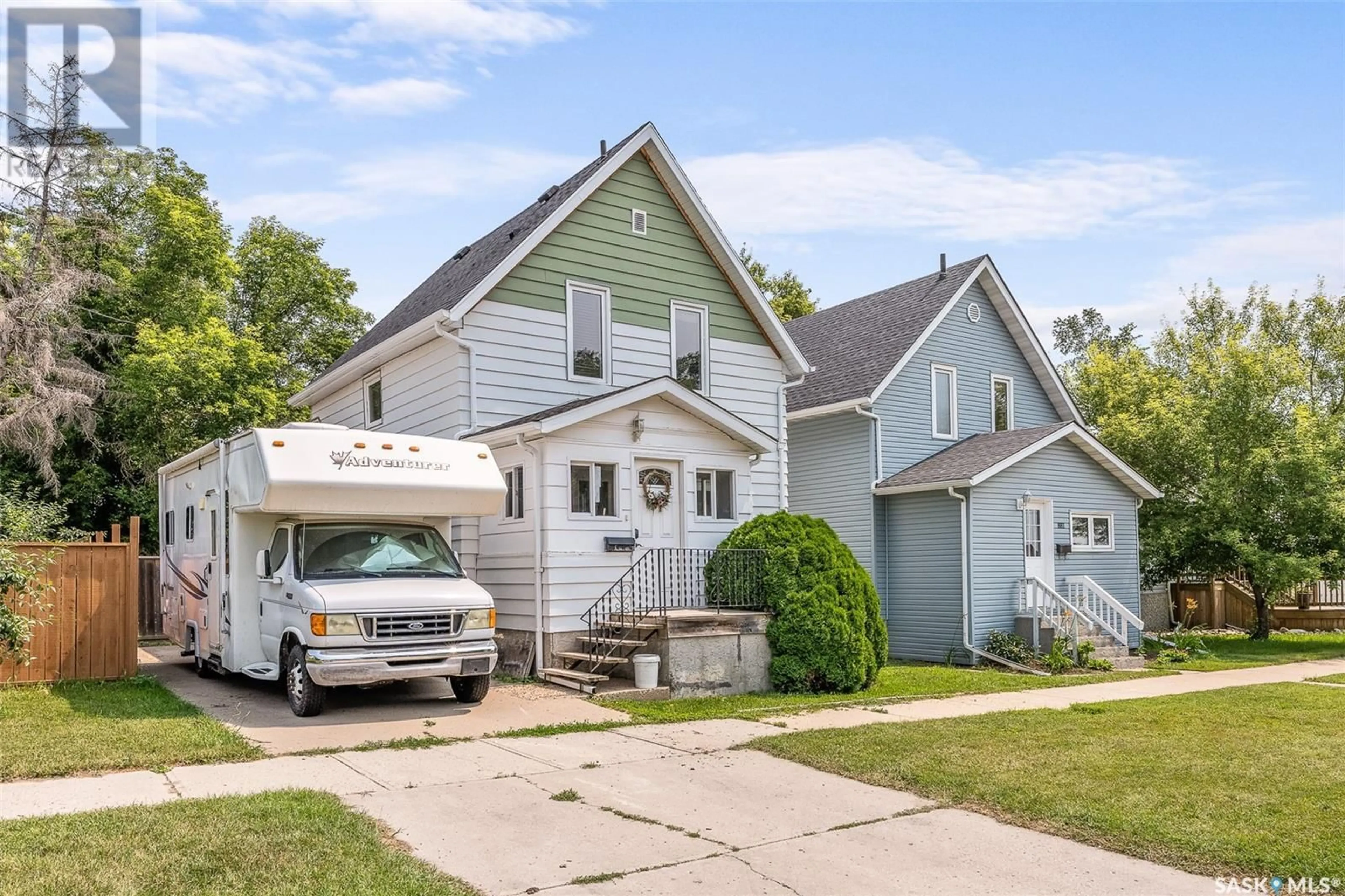 Frontside or backside of a home for 883 Elgin AVENUE, Moose Jaw Saskatchewan S6H4G6