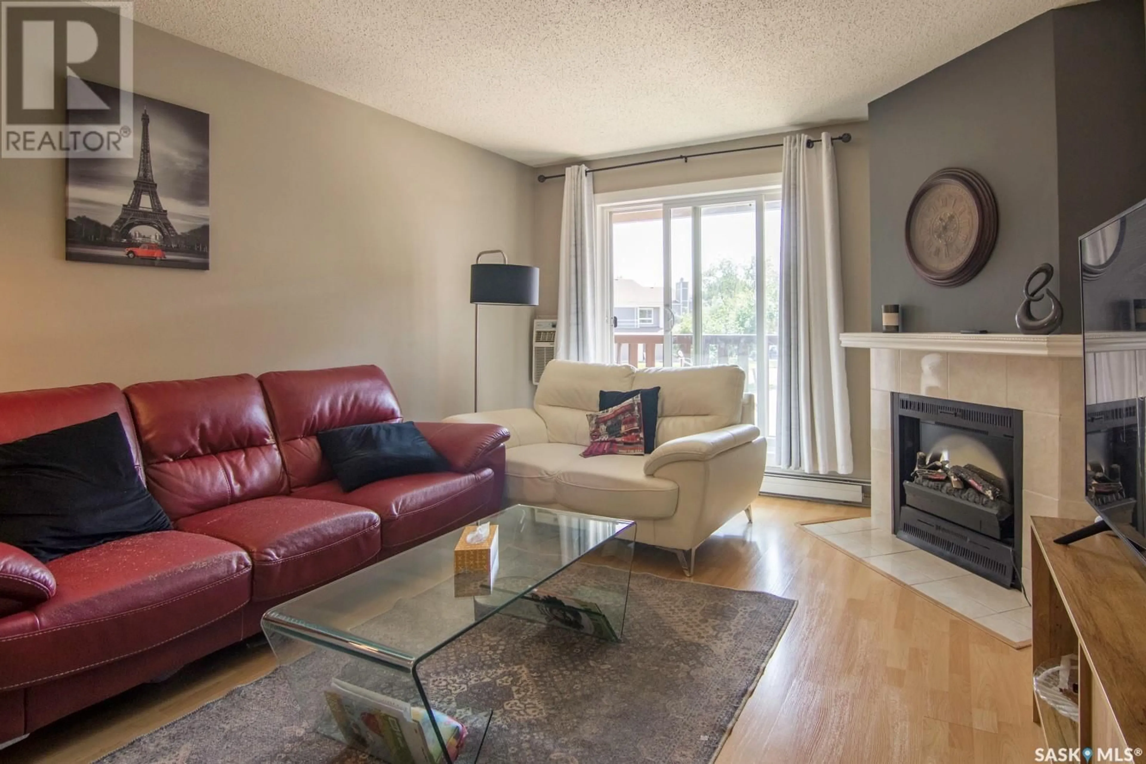 Living room for 120 425 115th STREET E, Saskatoon Saskatchewan S7N2E5