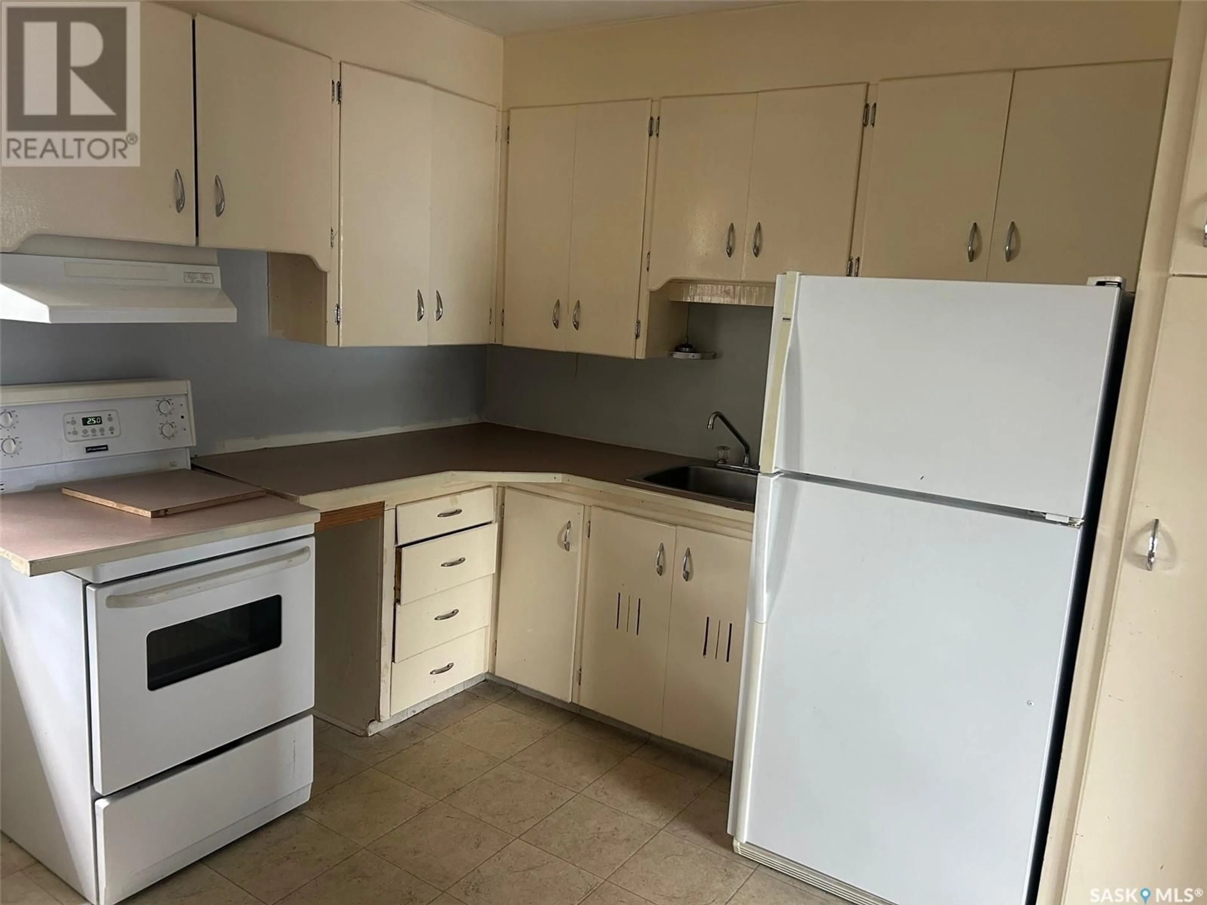 Standard kitchen, unknown floor, cottage for 1444 Minto STREET, Regina Saskatchewan S4T5J4