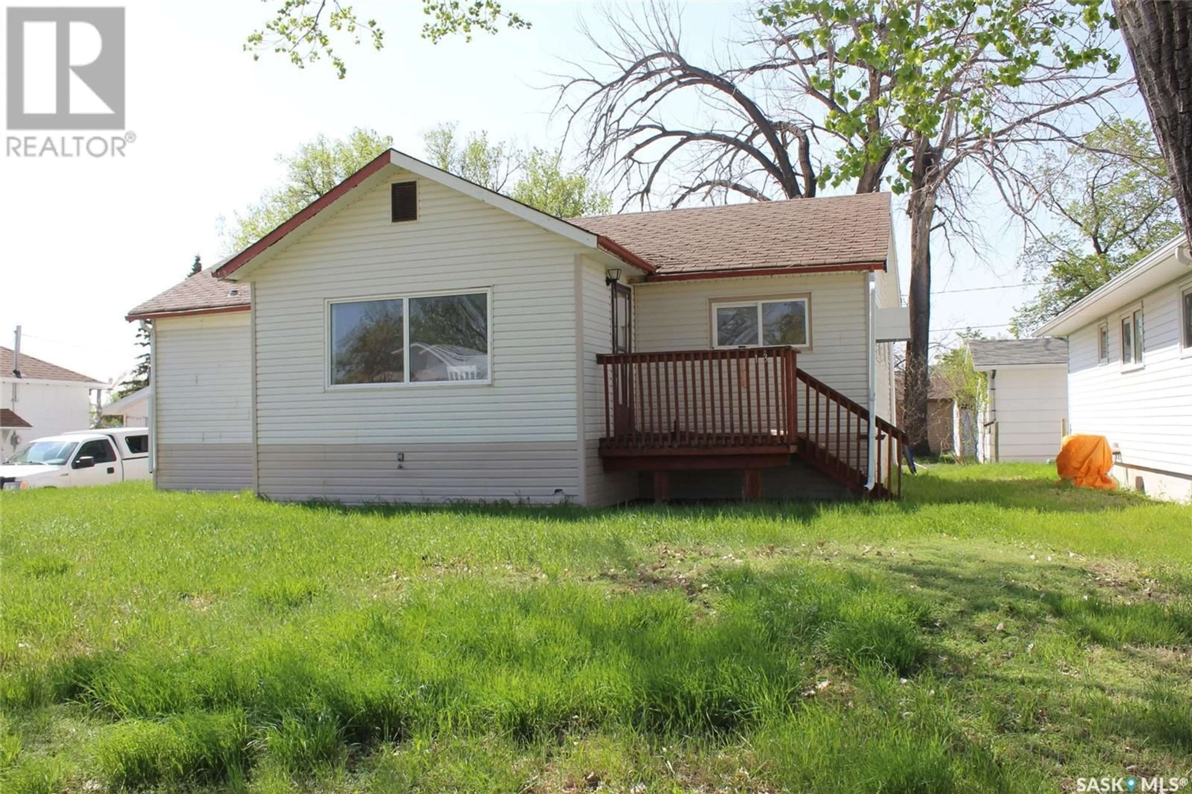 Outside view for 138 Redcoat DRIVE, Eastend Saskatchewan S0N0T0