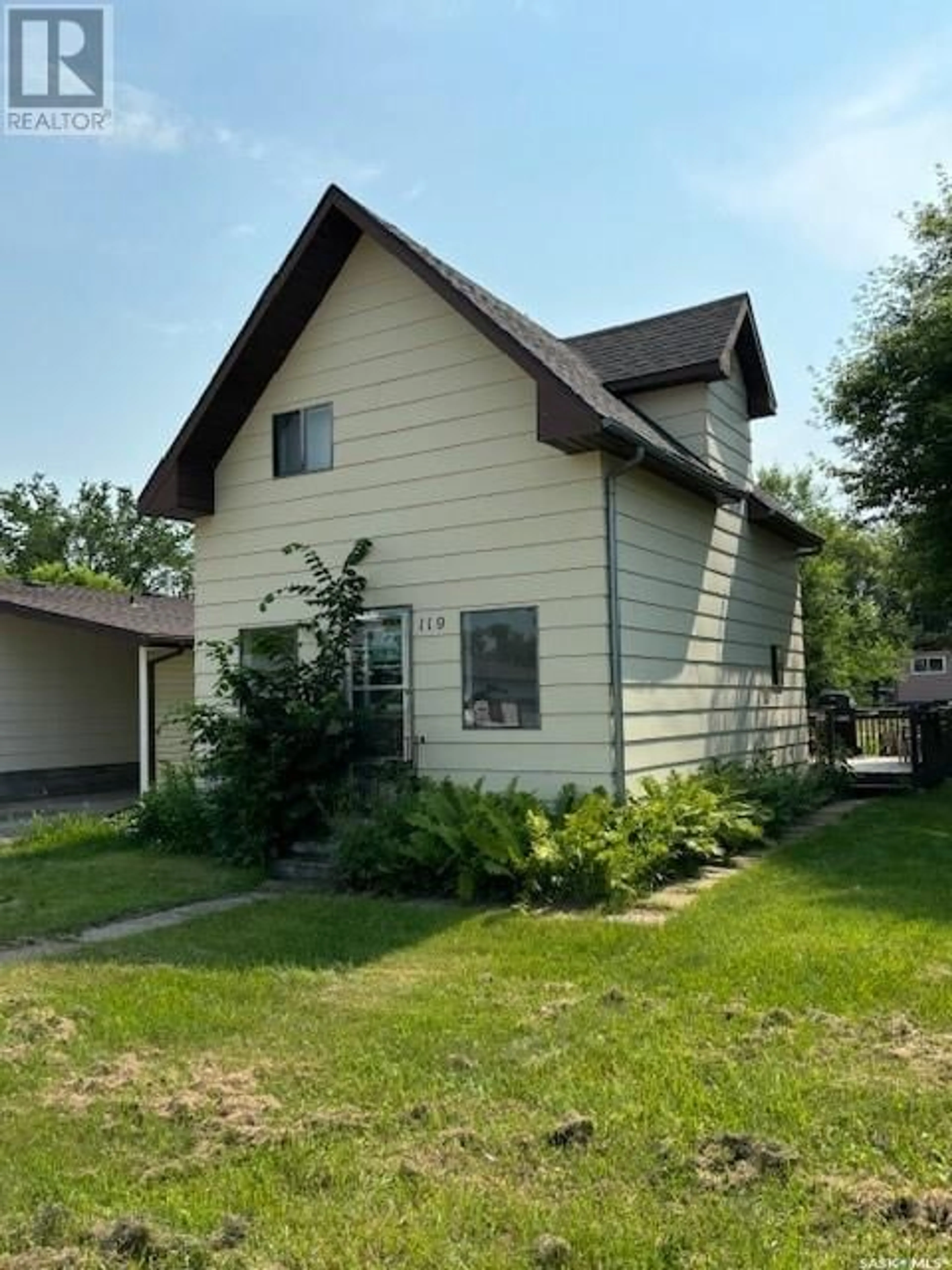 Frontside or backside of a home for 119 Fourth AVENUE E, Canora Saskatchewan S0A0L0