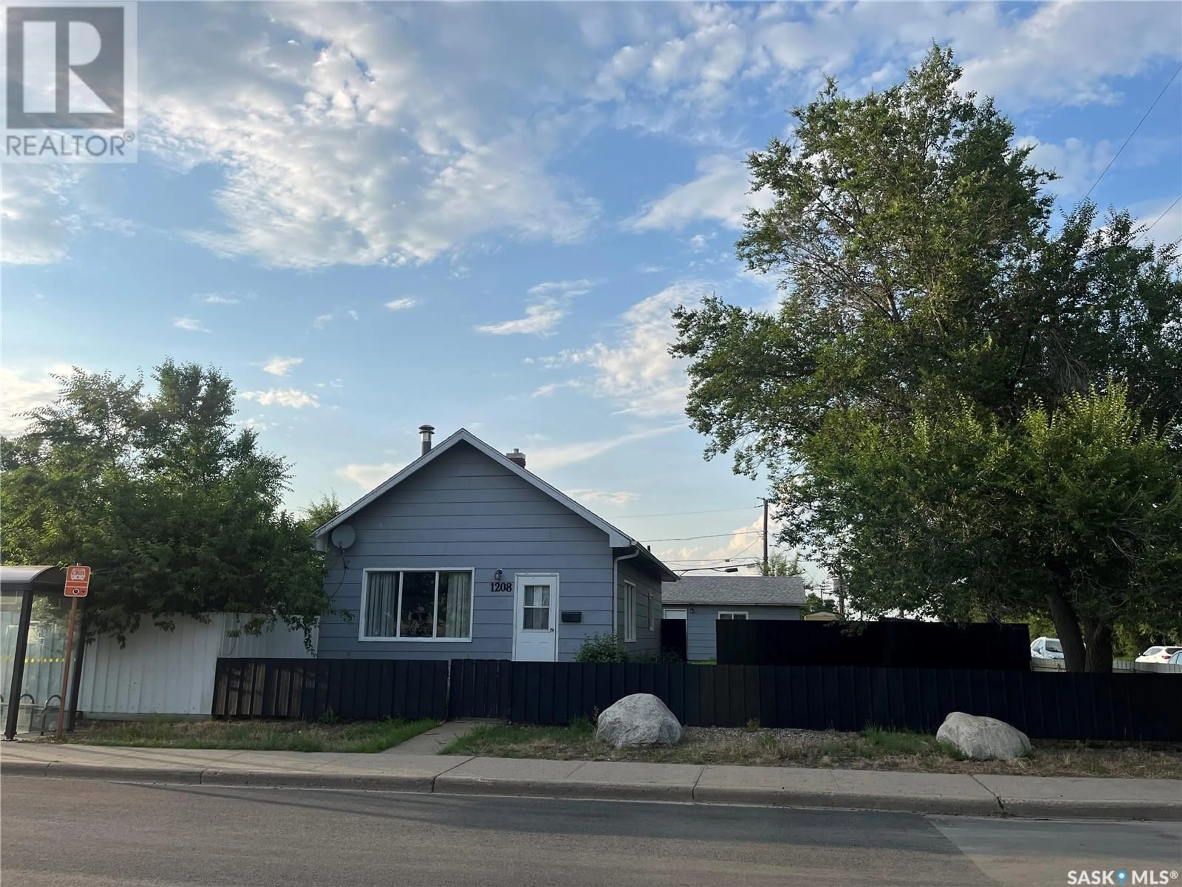 Frontside or backside of a home for 1208 Coteau STREET W, Moose Jaw Saskatchewan S6H5G8