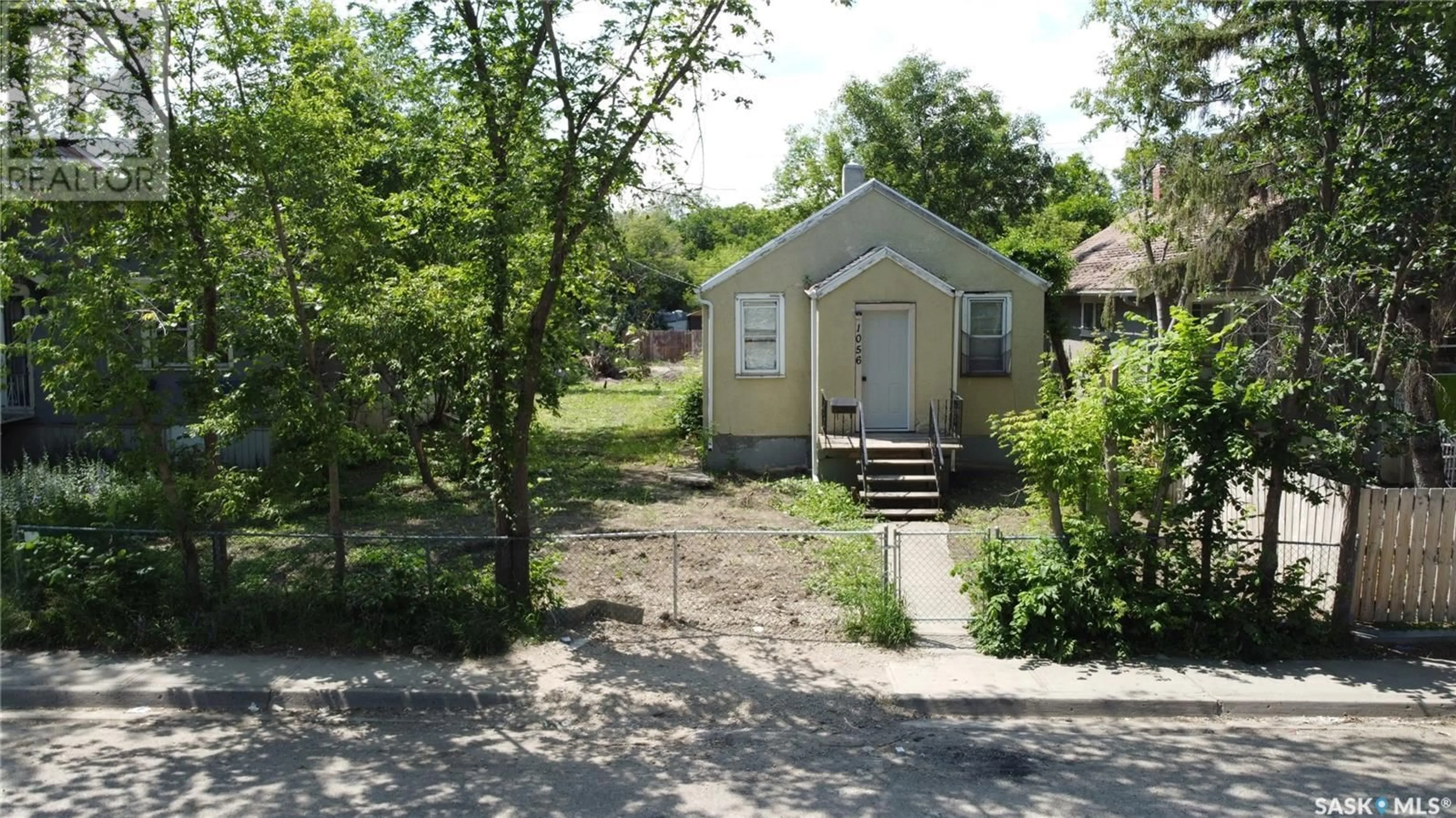 Cottage for 1056 Rae STREET, Regina Saskatchewan S4T2B6