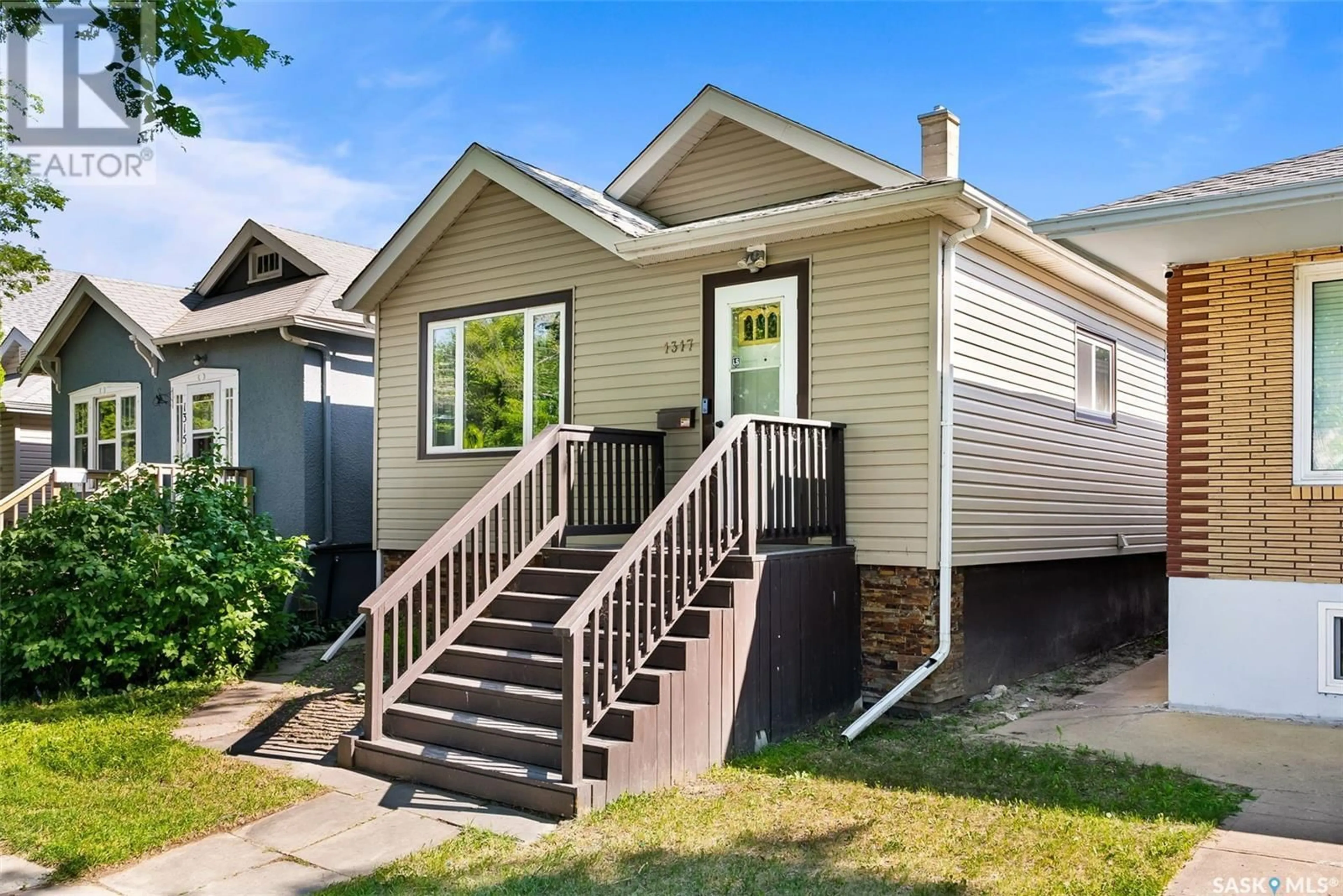 Frontside or backside of a home for 1317 Victoria AVENUE, Regina Saskatchewan S4P0P2