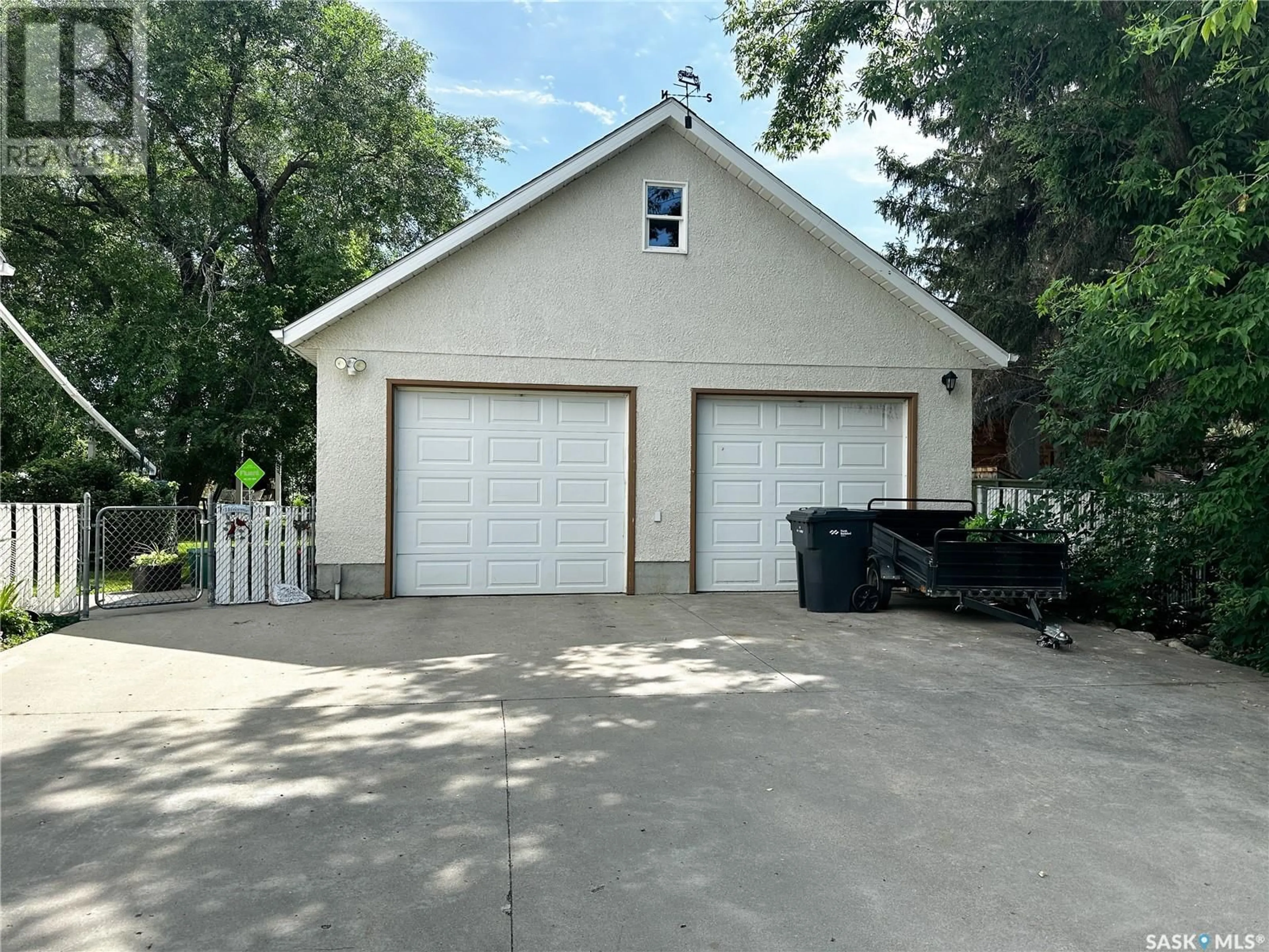 Indoor garage for 1022 113th STREET, North Battleford Saskatchewan S9A2M1