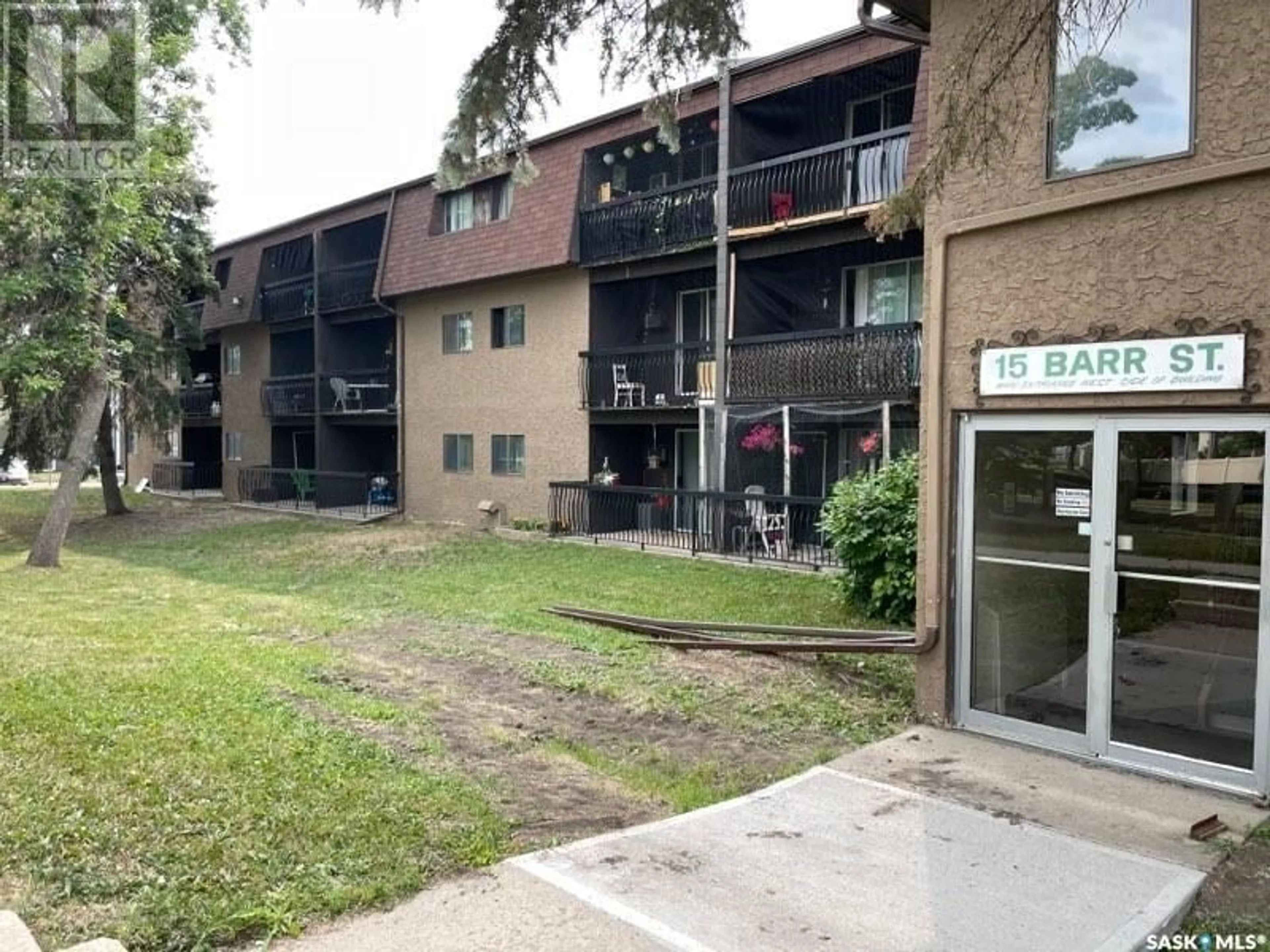 A pic from exterior of the house or condo for 111 15 Barr STREET, Regina Saskatchewan S4R8B4