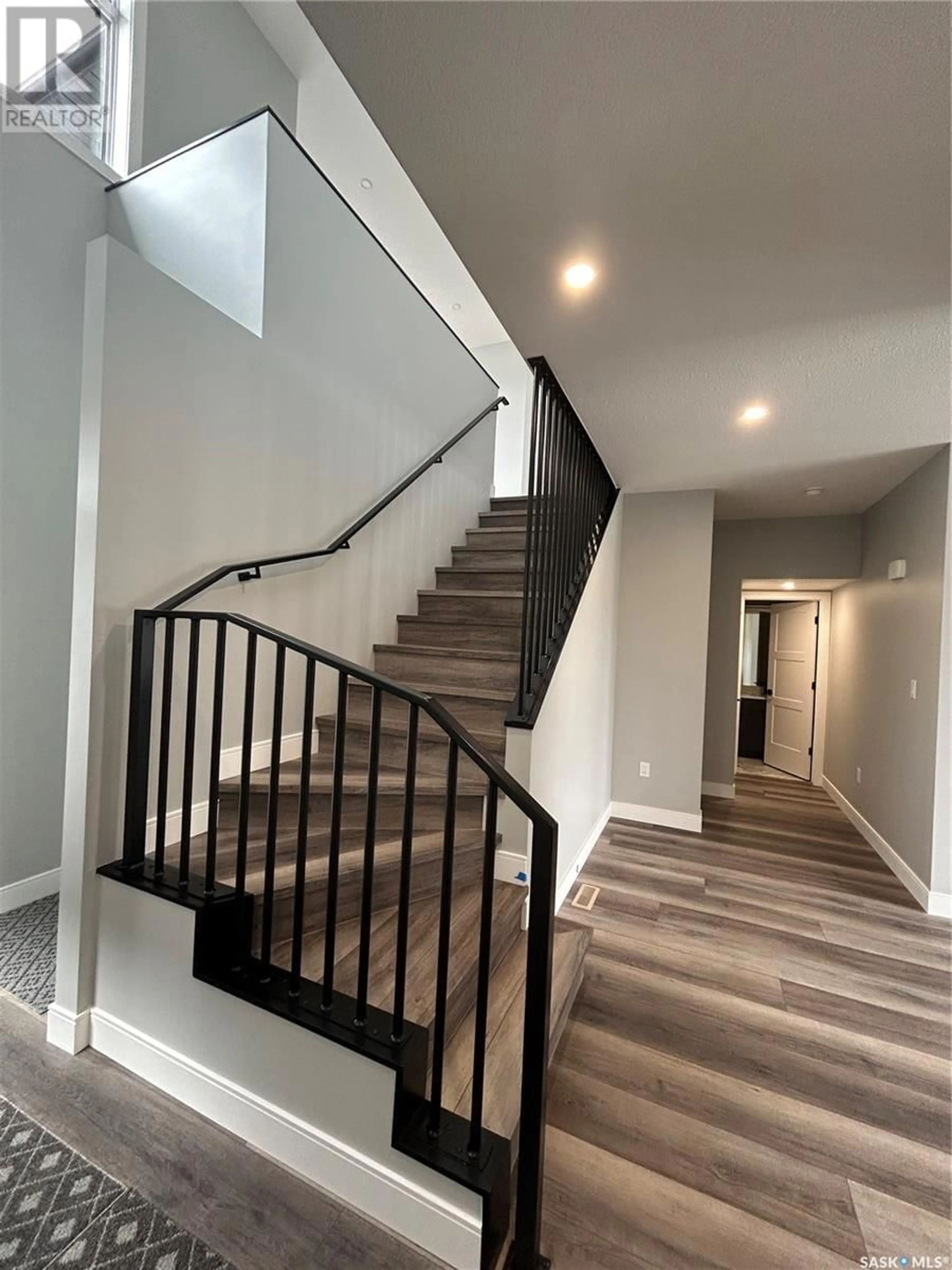 Stairs for 5218 E Green CRESCENT, Regina Saskatchewan S4V3S9