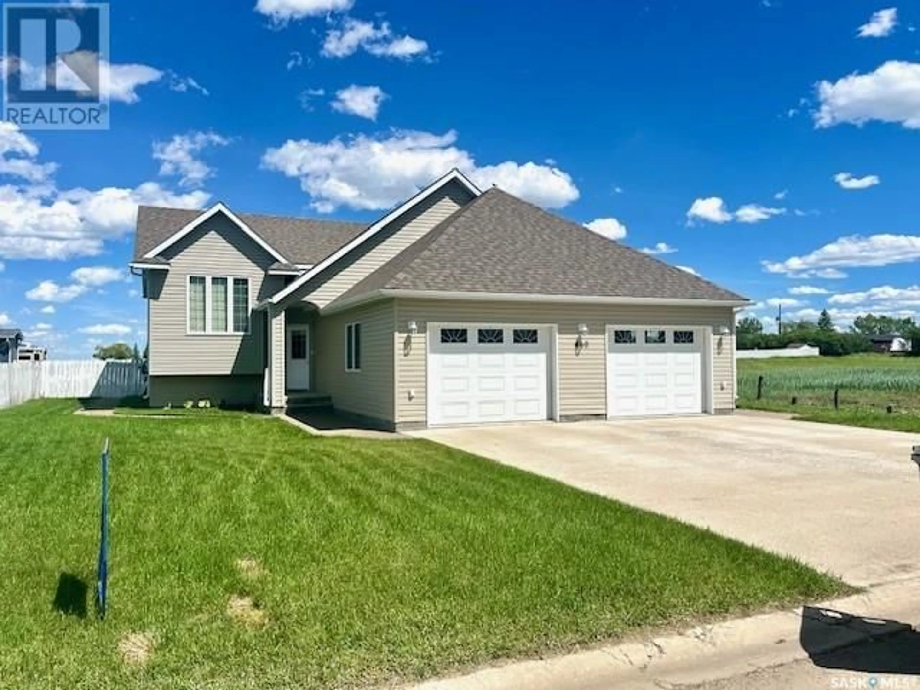 Frontside or backside of a home for 460 5th STREET E, Shaunavon Saskatchewan S0N2M0