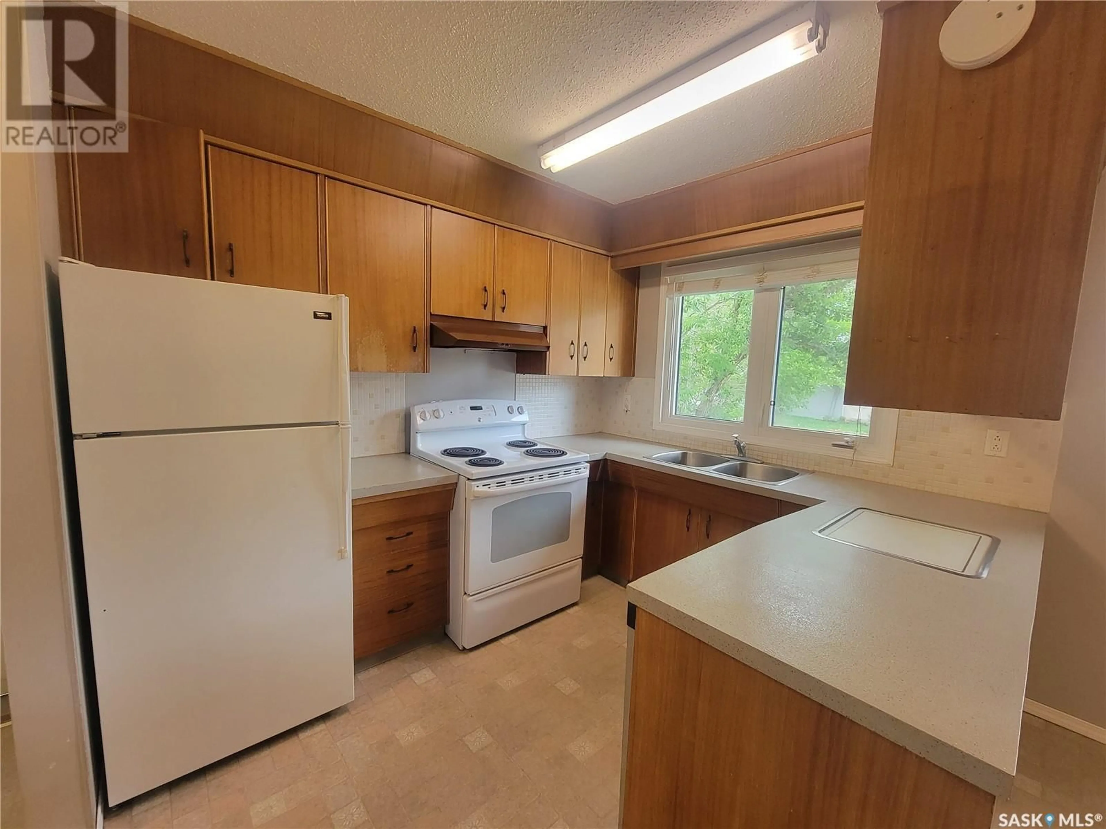 Standard kitchen, wood floors, cottage for 4903 Tribune STREET, Macklin Saskatchewan S0L2C0