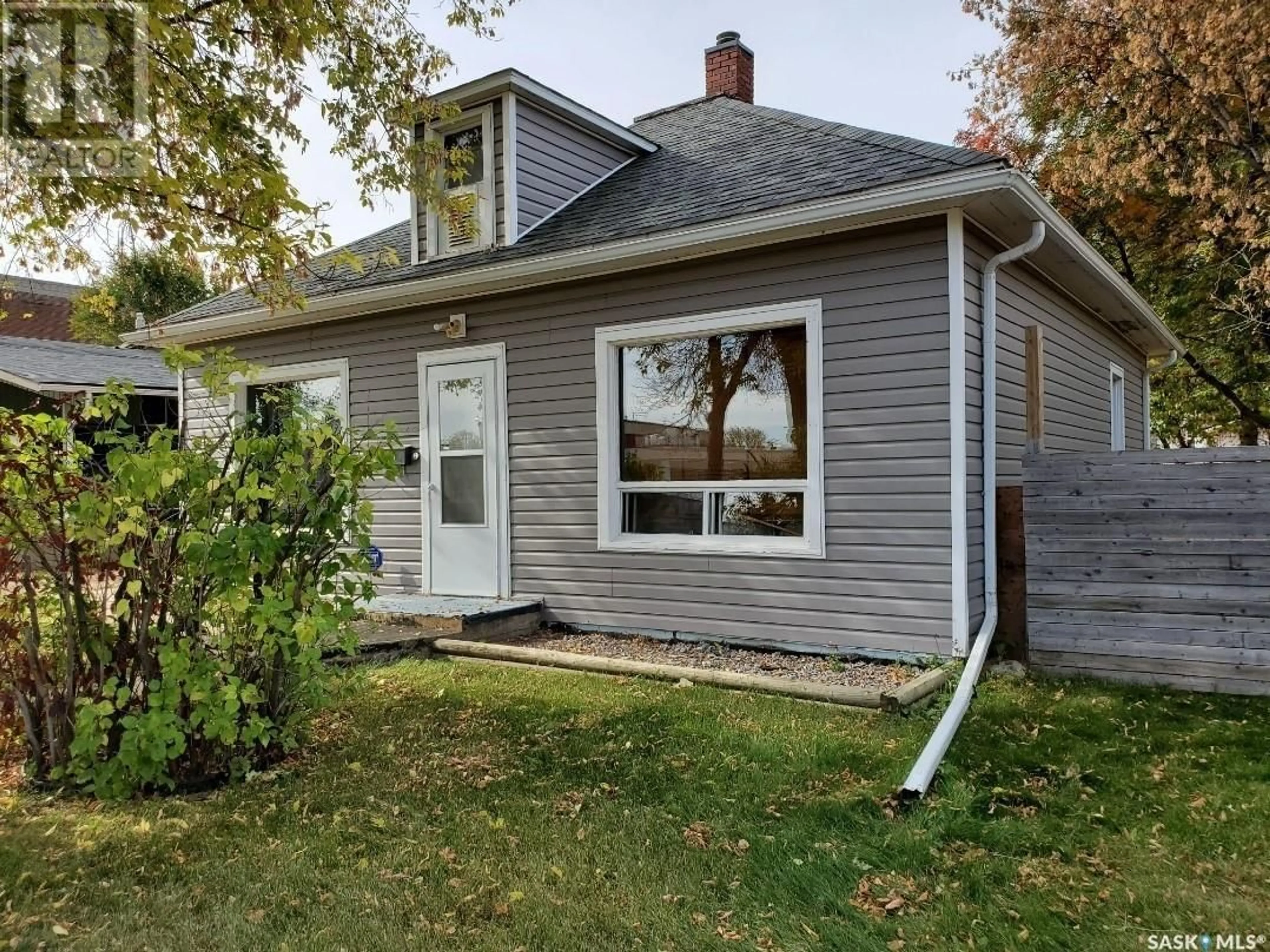 Frontside or backside of a home for 1271 104th STREET, North Battleford Saskatchewan S9A1N5