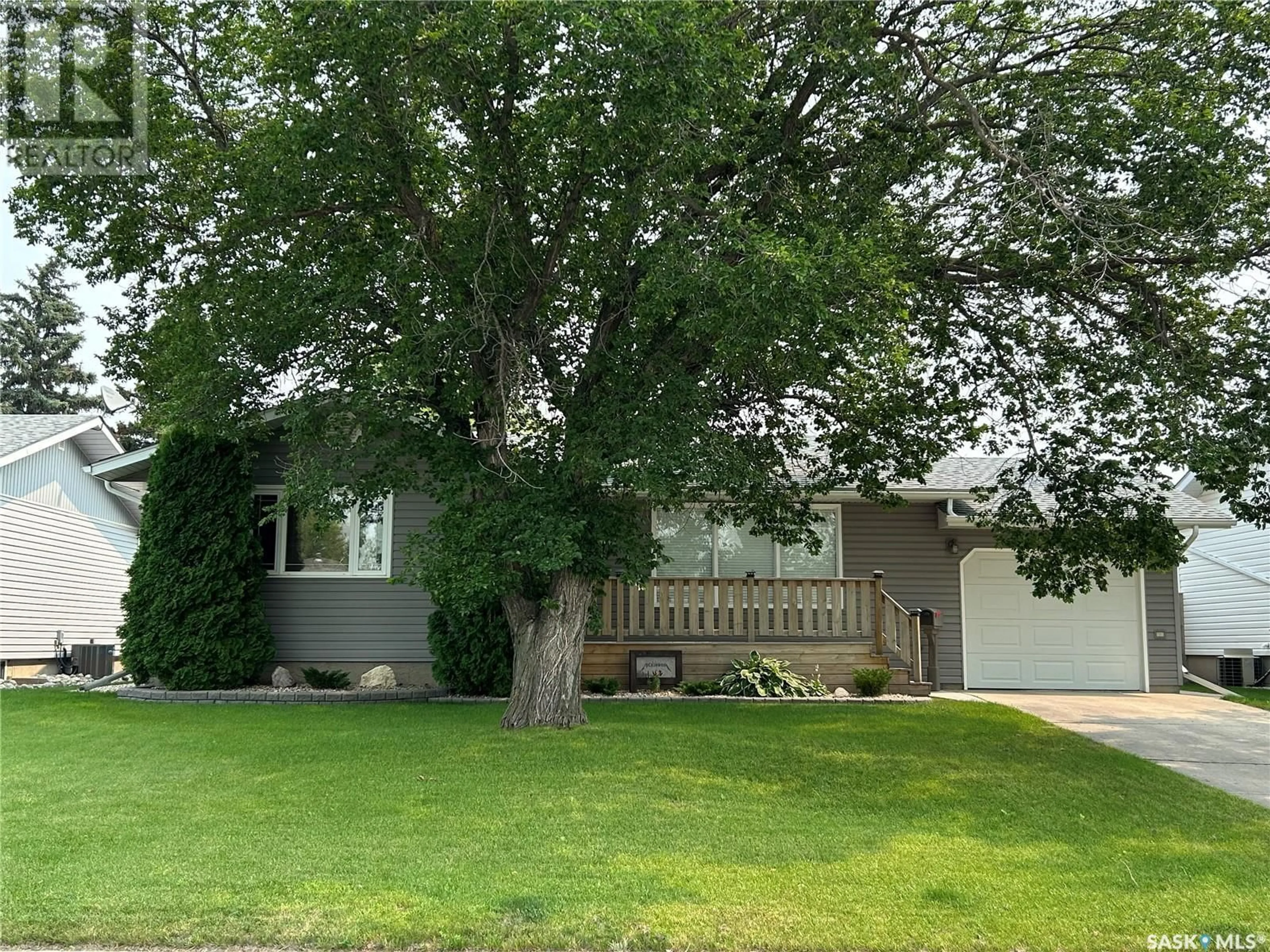 Frontside or backside of a home for 904 16th STREET, Humboldt Saskatchewan S0K2A0