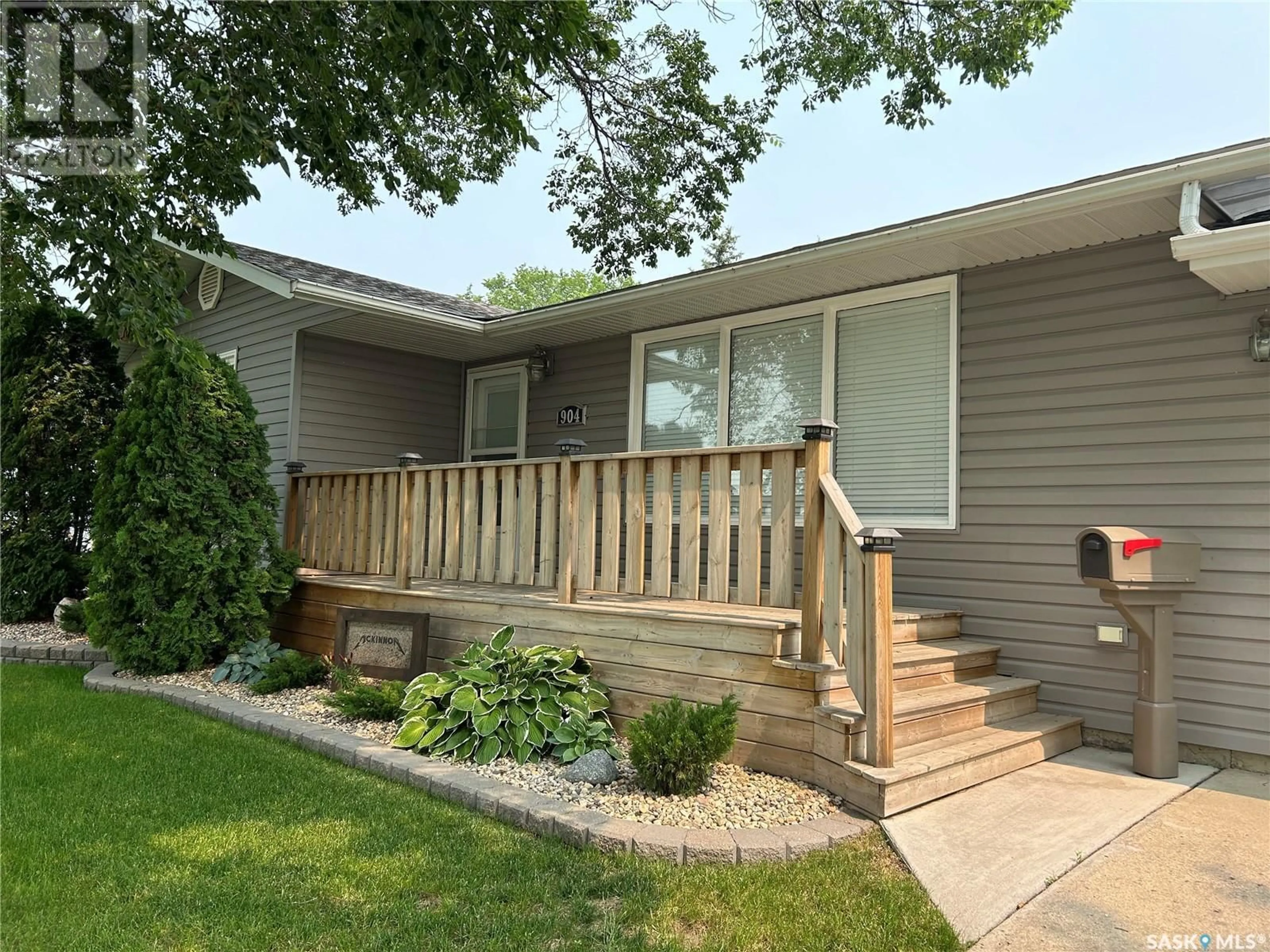 Frontside or backside of a home for 904 16th STREET, Humboldt Saskatchewan S0K2A0