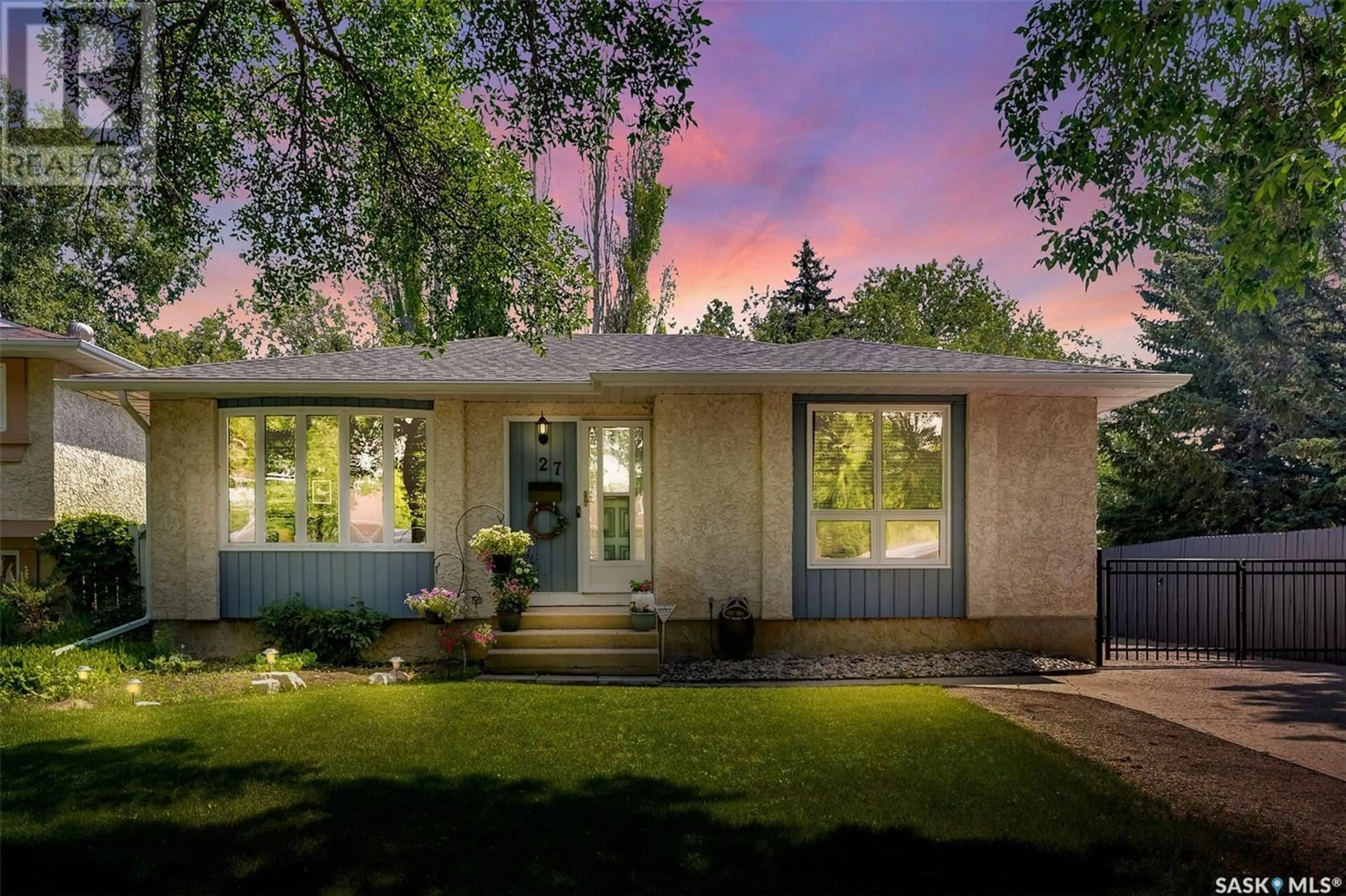 Home with vinyl exterior material for 27 Storey CRESCENT, Regina Saskatchewan S4X1L3