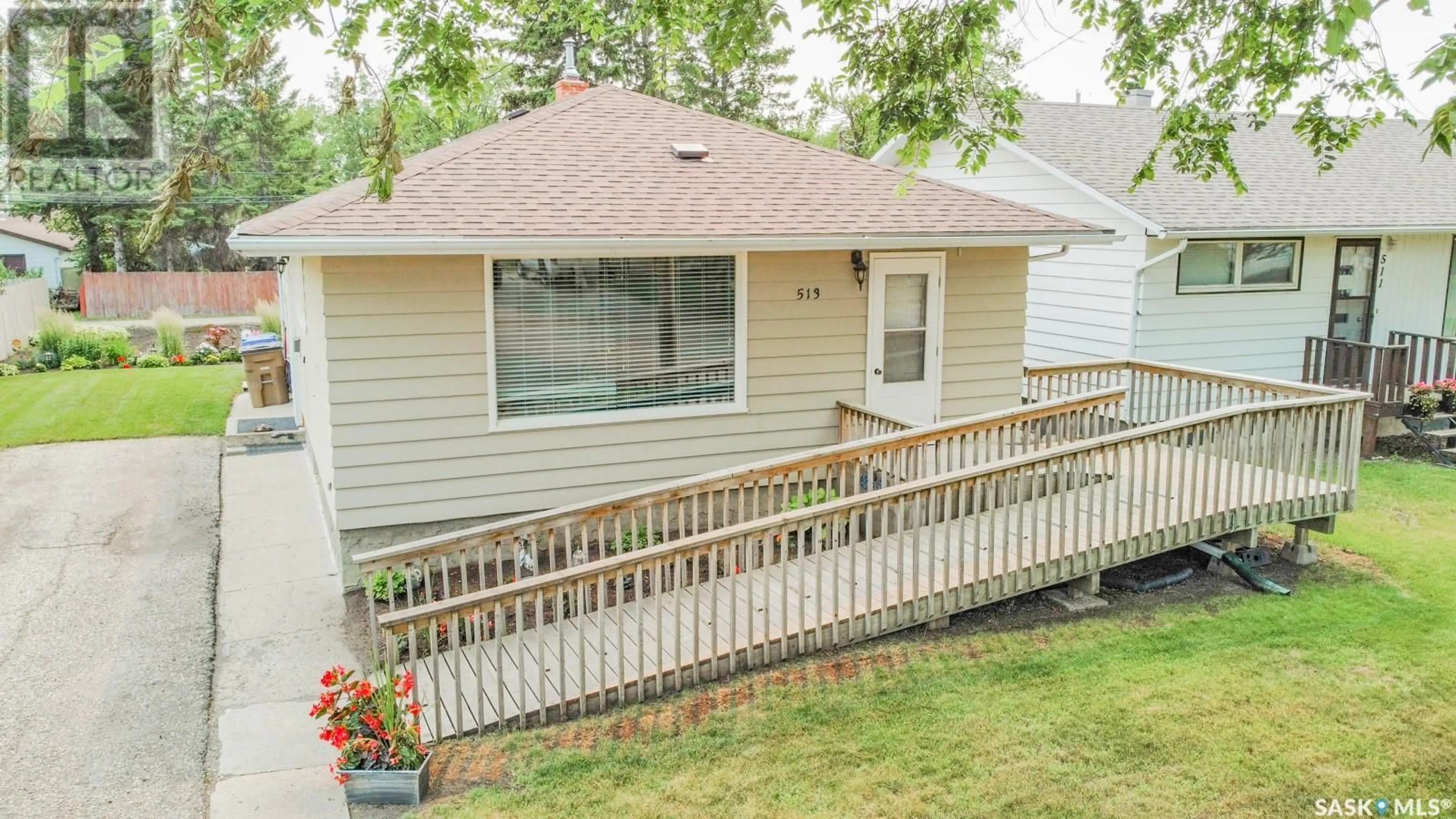 Frontside or backside of a home for 513 MacLeod AVENUE E, Melfort Saskatchewan S0E1A0