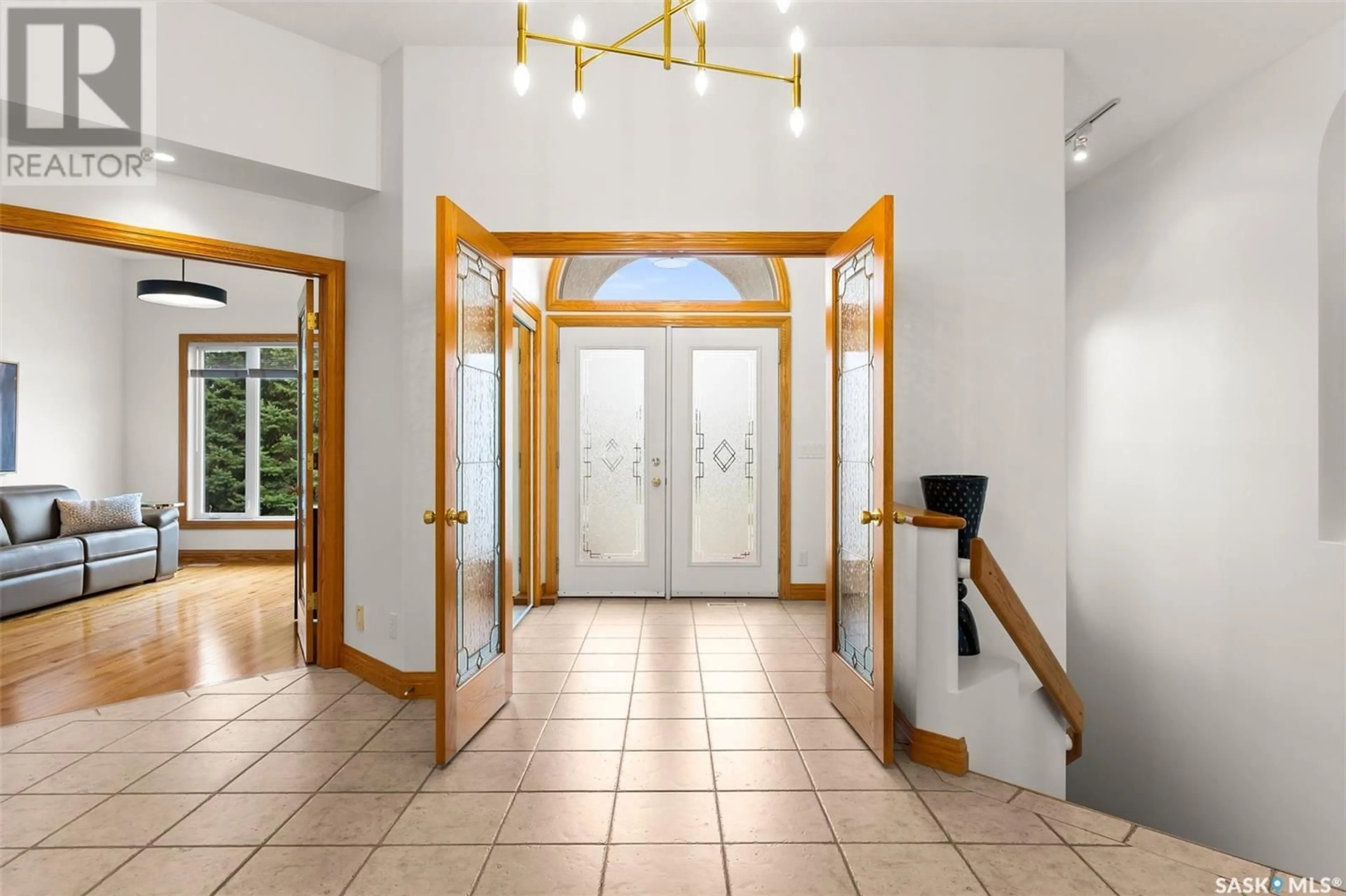 Indoor foyer for 18 Porter BAY, Emerald Park Saskatchewan S4L1B9