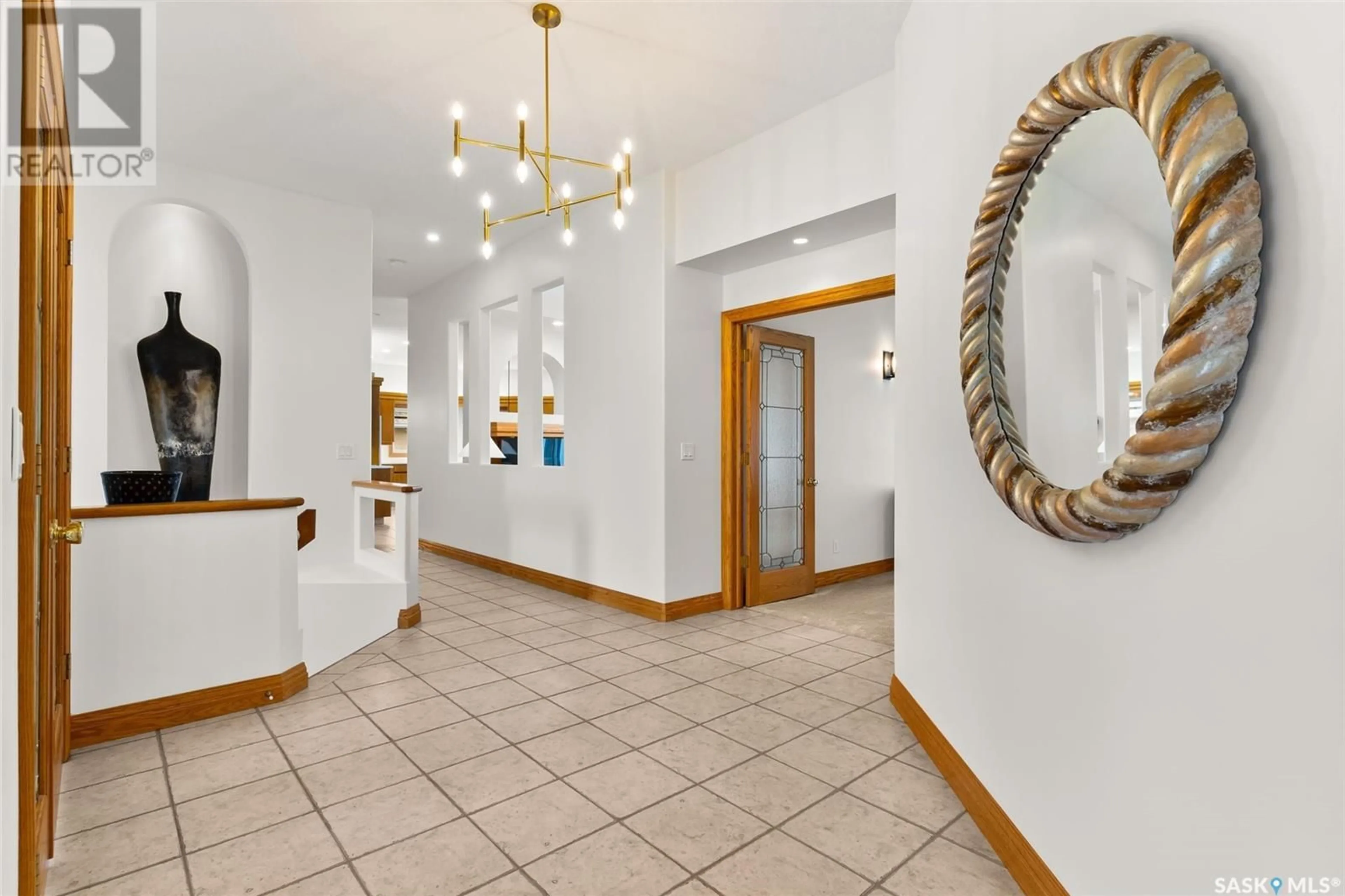 Indoor foyer for 18 Porter BAY, Emerald Park Saskatchewan S4L1B9