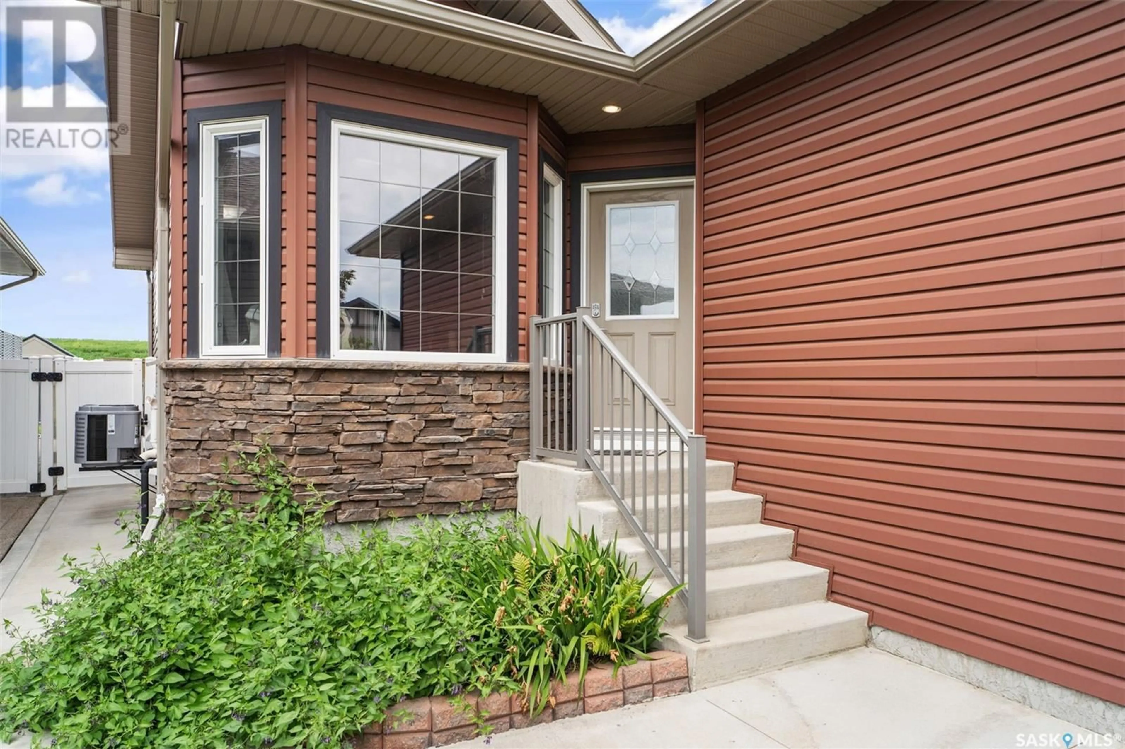 Home with brick exterior material for 919 Korol CRESCENT, Saskatoon Saskatchewan S7R0E4
