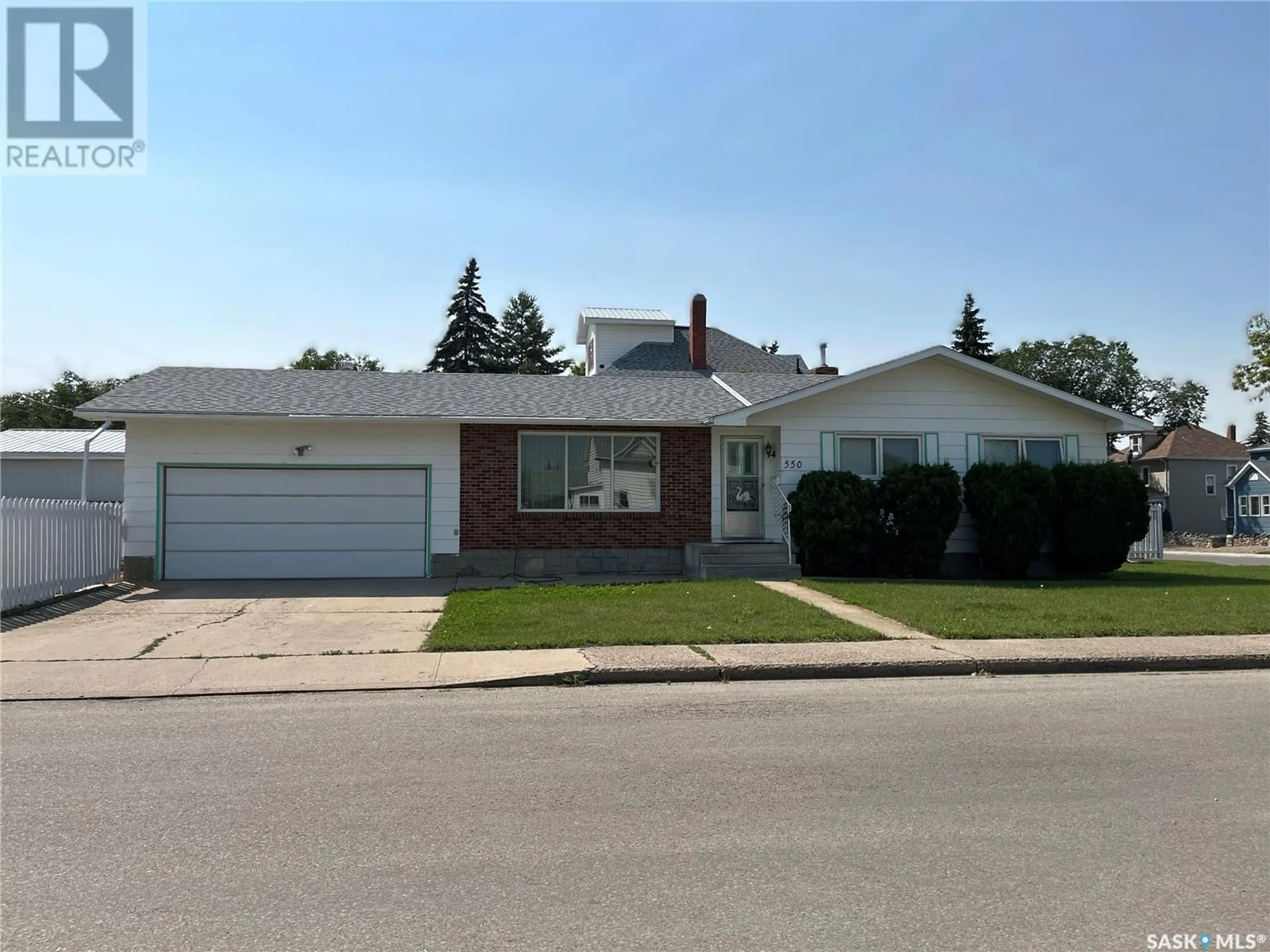 Frontside or backside of a home for 550 3rd AVENUE NW, Moose Jaw Saskatchewan S6H7B6