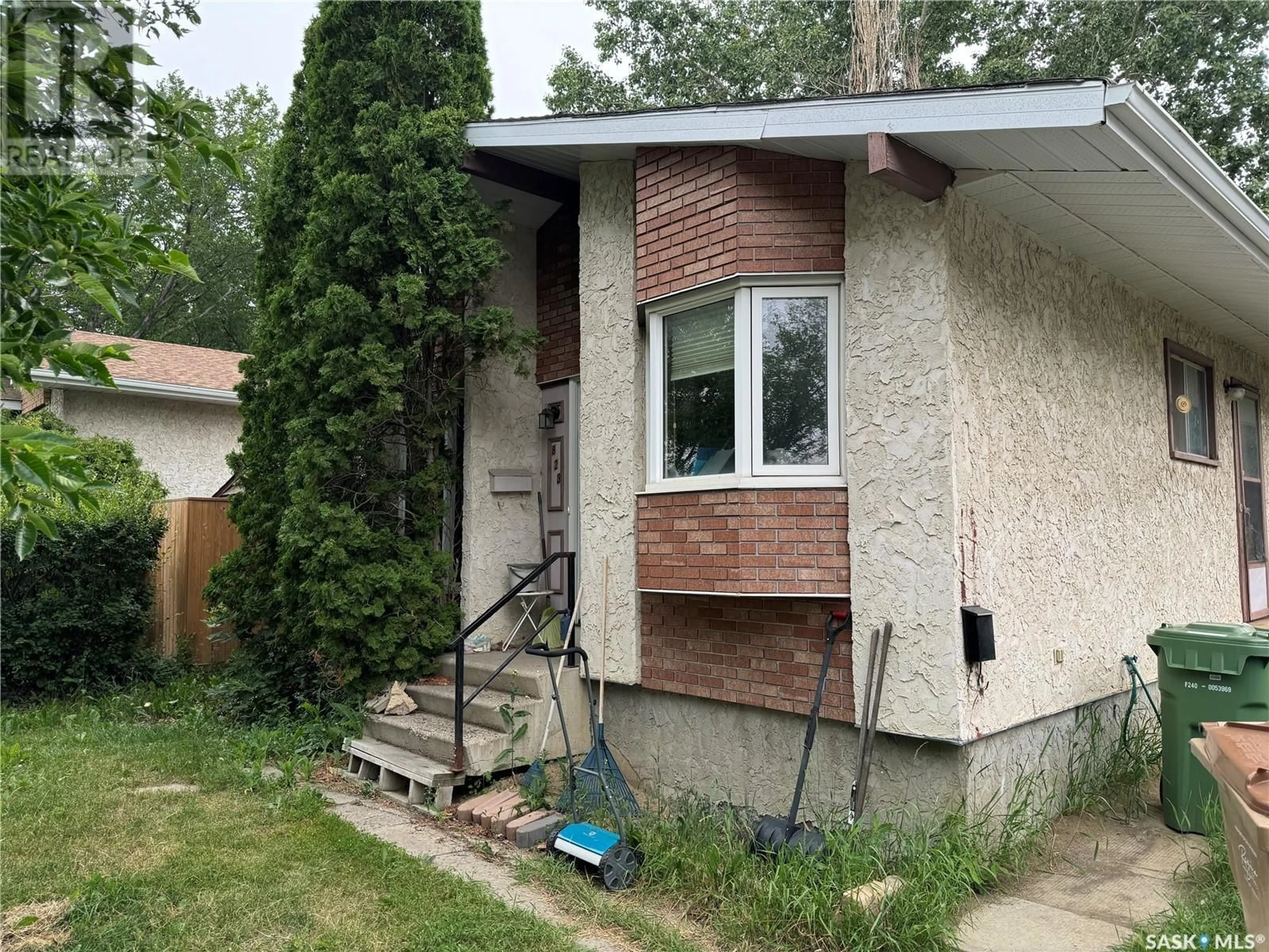 Frontside or backside of a home for 823 Battel STREET N, Regina Saskatchewan S4X1Y3
