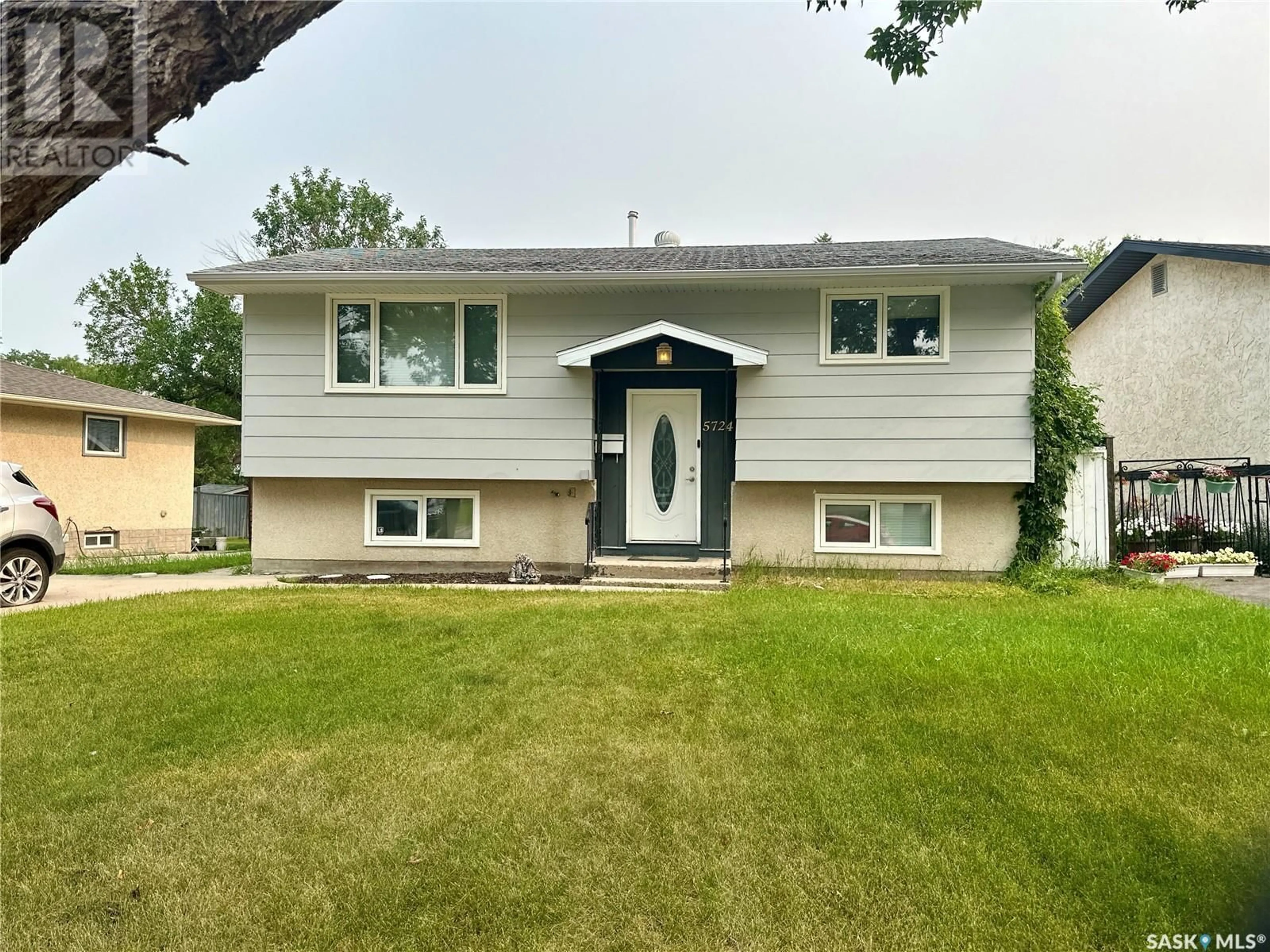 Frontside or backside of a home for 5724 2ND AVENUE N, Regina Saskatchewan S4R5M5