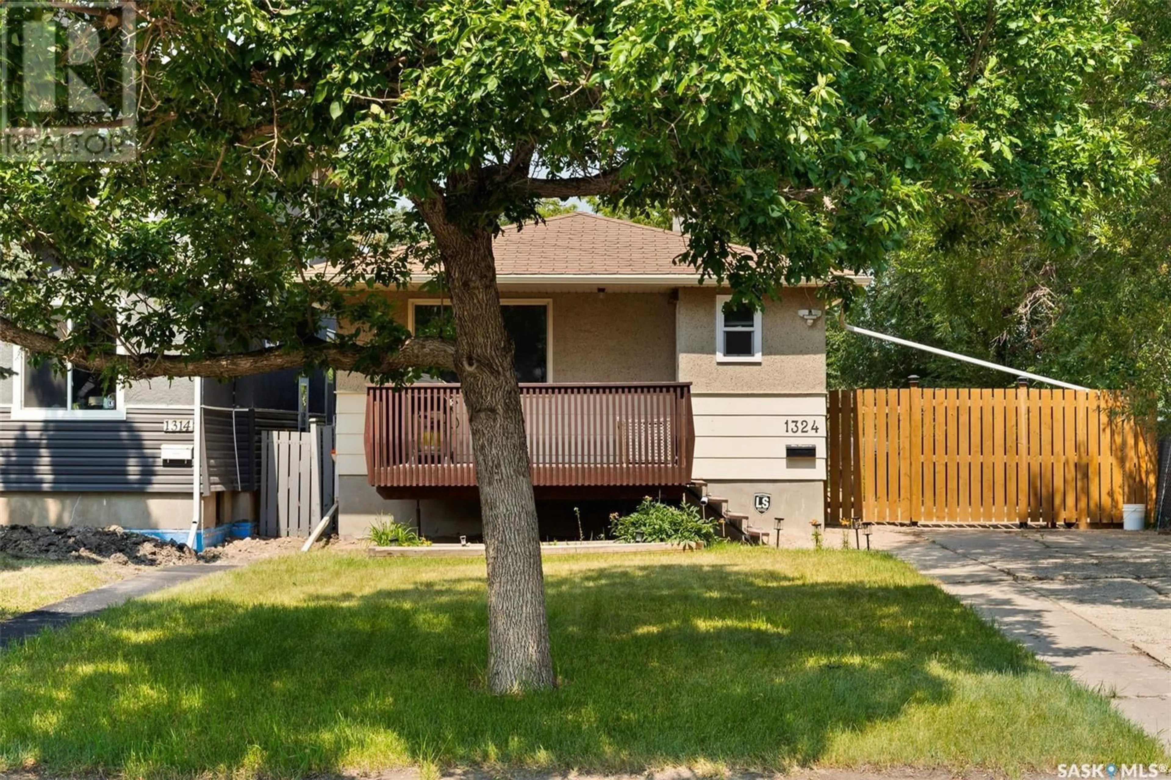 Frontside or backside of a home for 1324 10th AVENUE E, Regina Saskatchewan S4N0J6