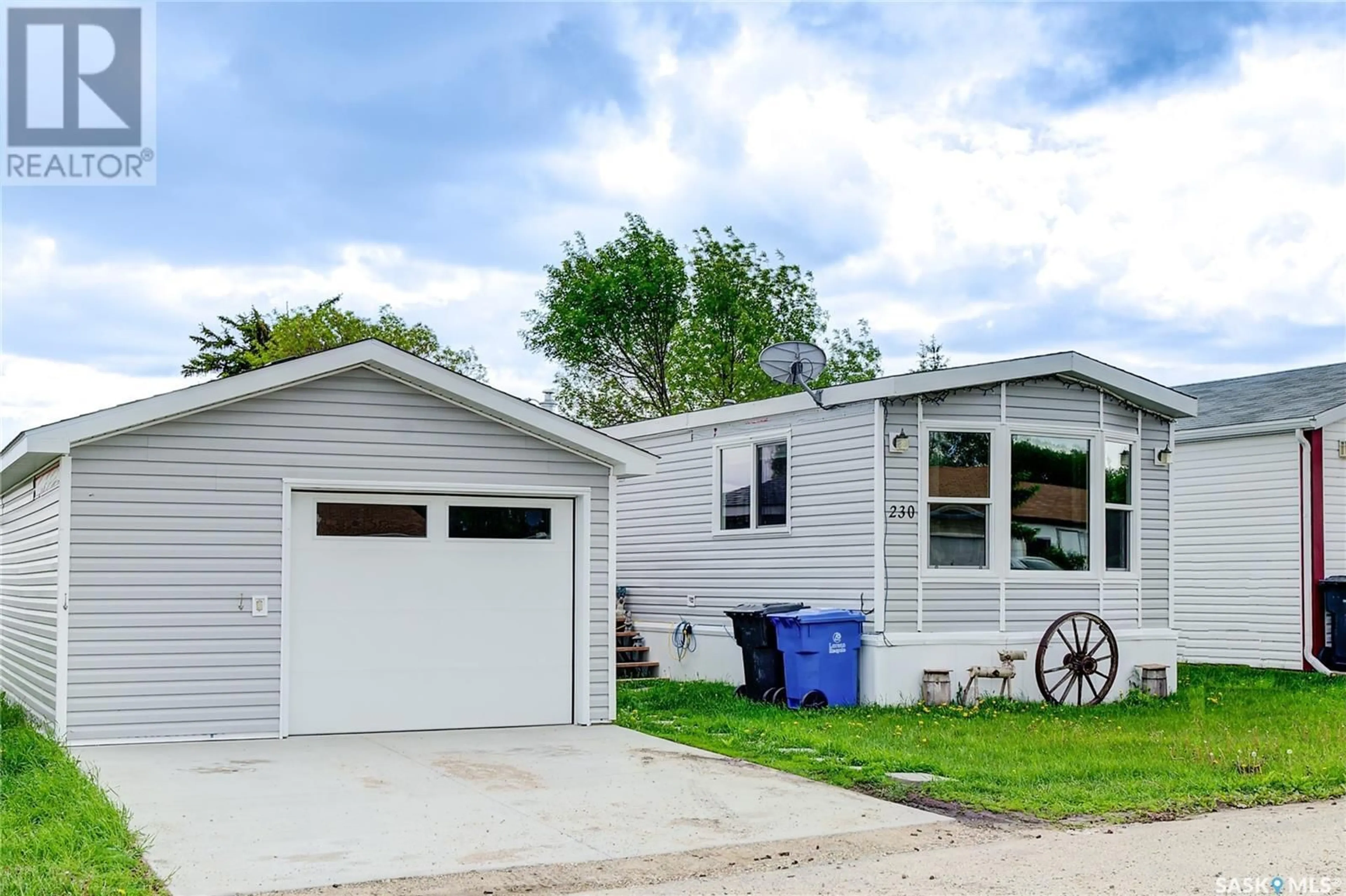 Home with vinyl exterior material for 230 Cypress WAY, Sunset Estates Saskatchewan S7K3J9