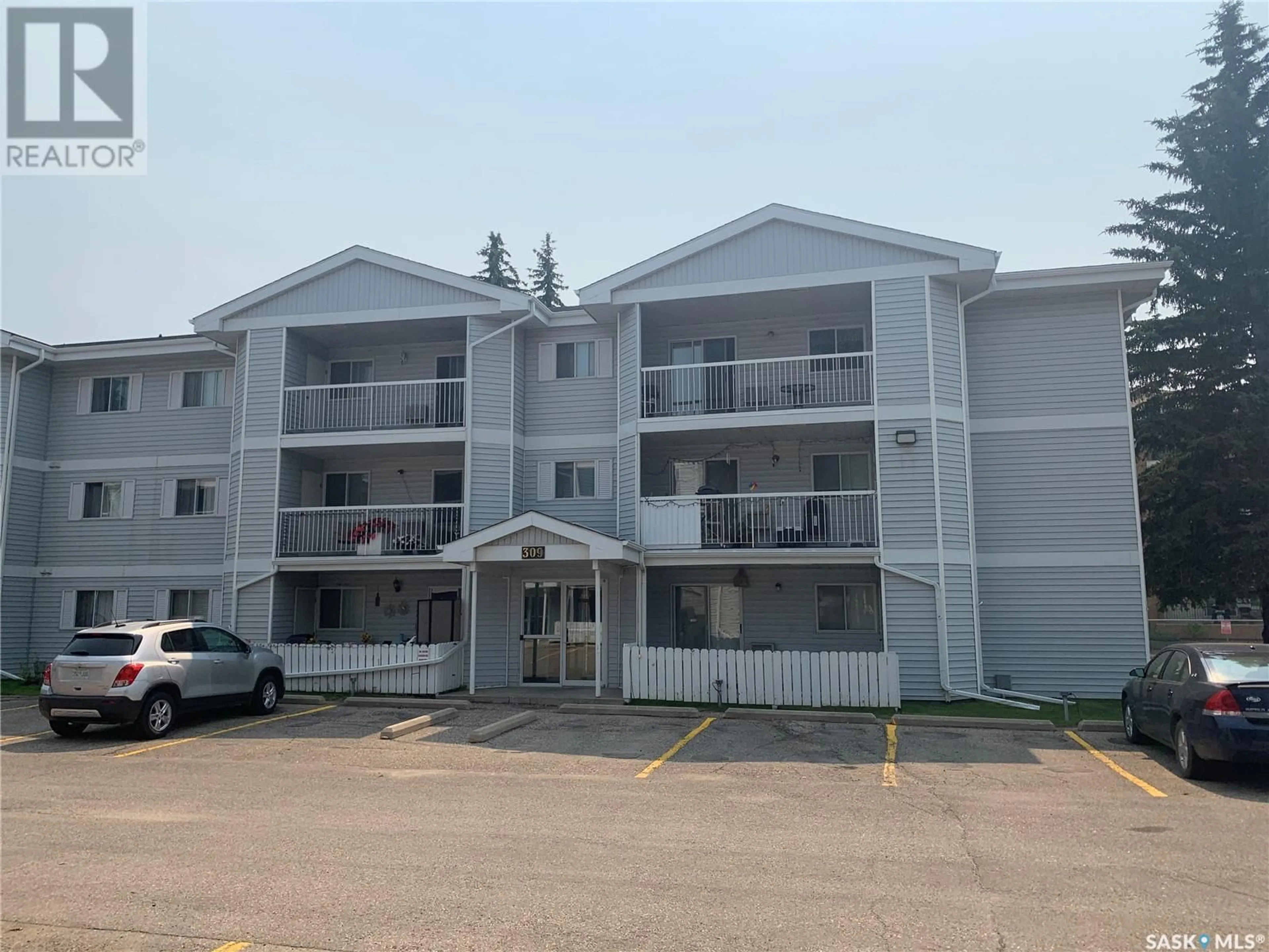 A pic from exterior of the house or condo for 106 309 Cree CRESCENT, Saskatoon Saskatchewan S7K7Y3