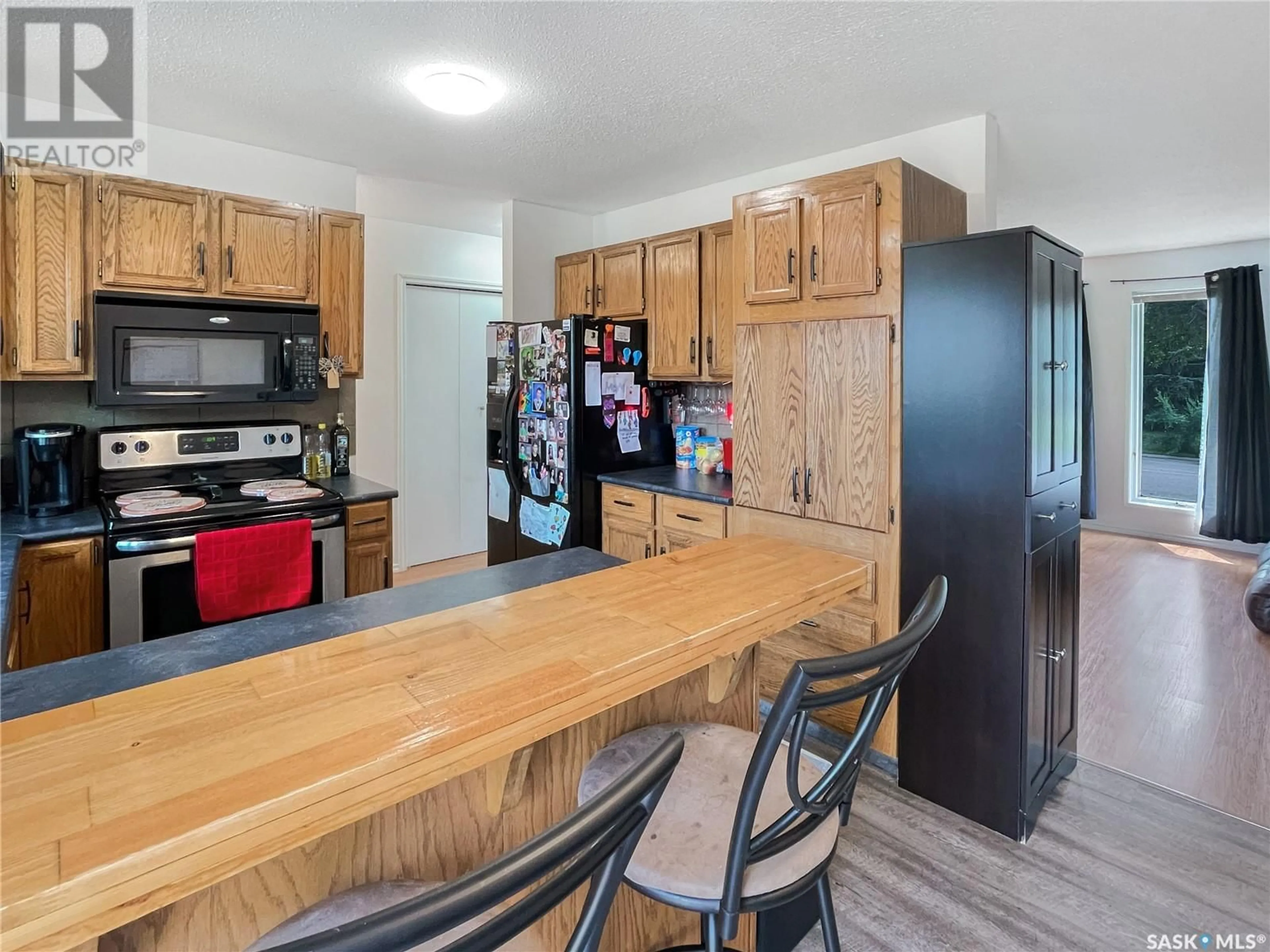 Standard kitchen for 11358 Clark DRIVE, North Battleford Saskatchewan S9A3P3