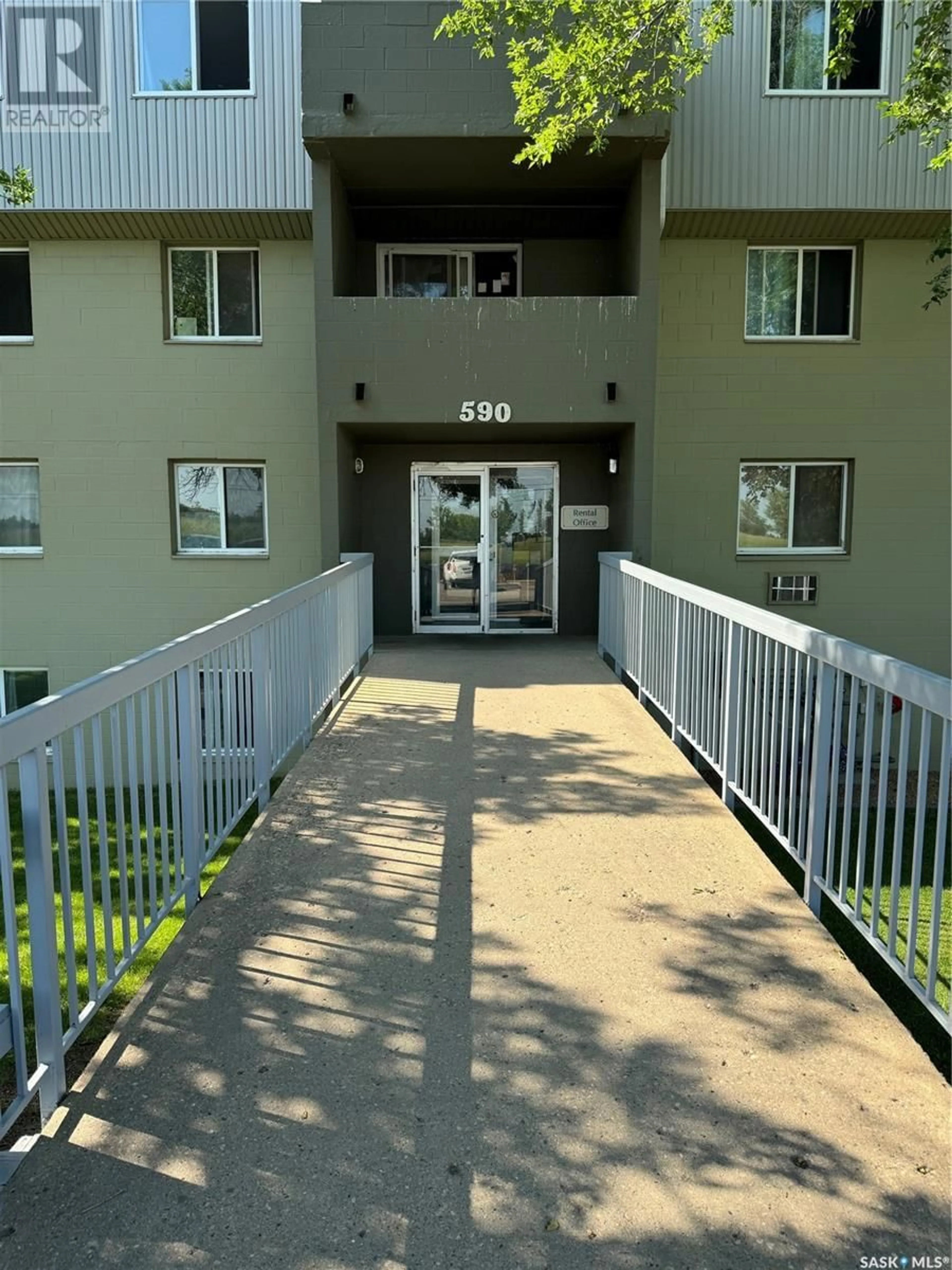 A pic from exterior of the house or condo for 208 590 Laurier STREET W, Moose Jaw Saskatchewan S6H6X6