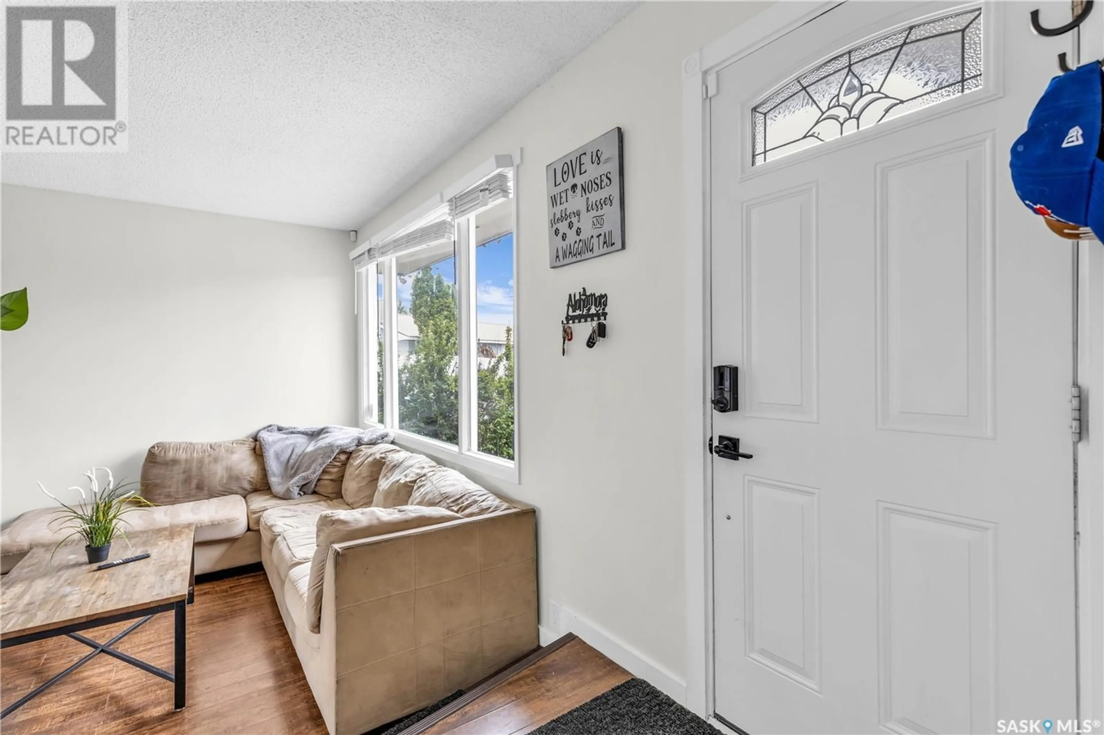 Indoor entryway for 138 Blake PLACE, Saskatoon Saskatchewan S7M4C1